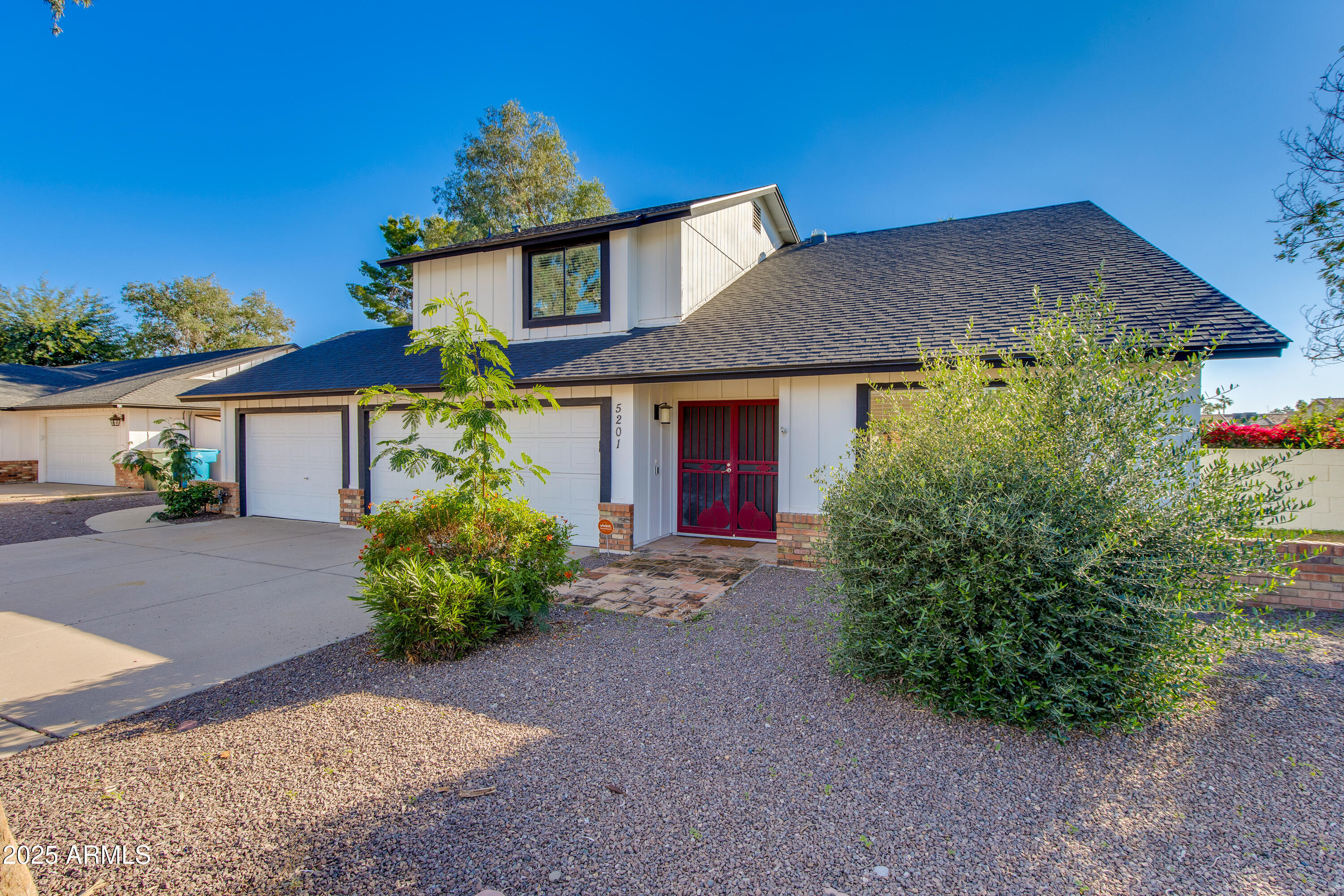 5201 E FELLARS Drive