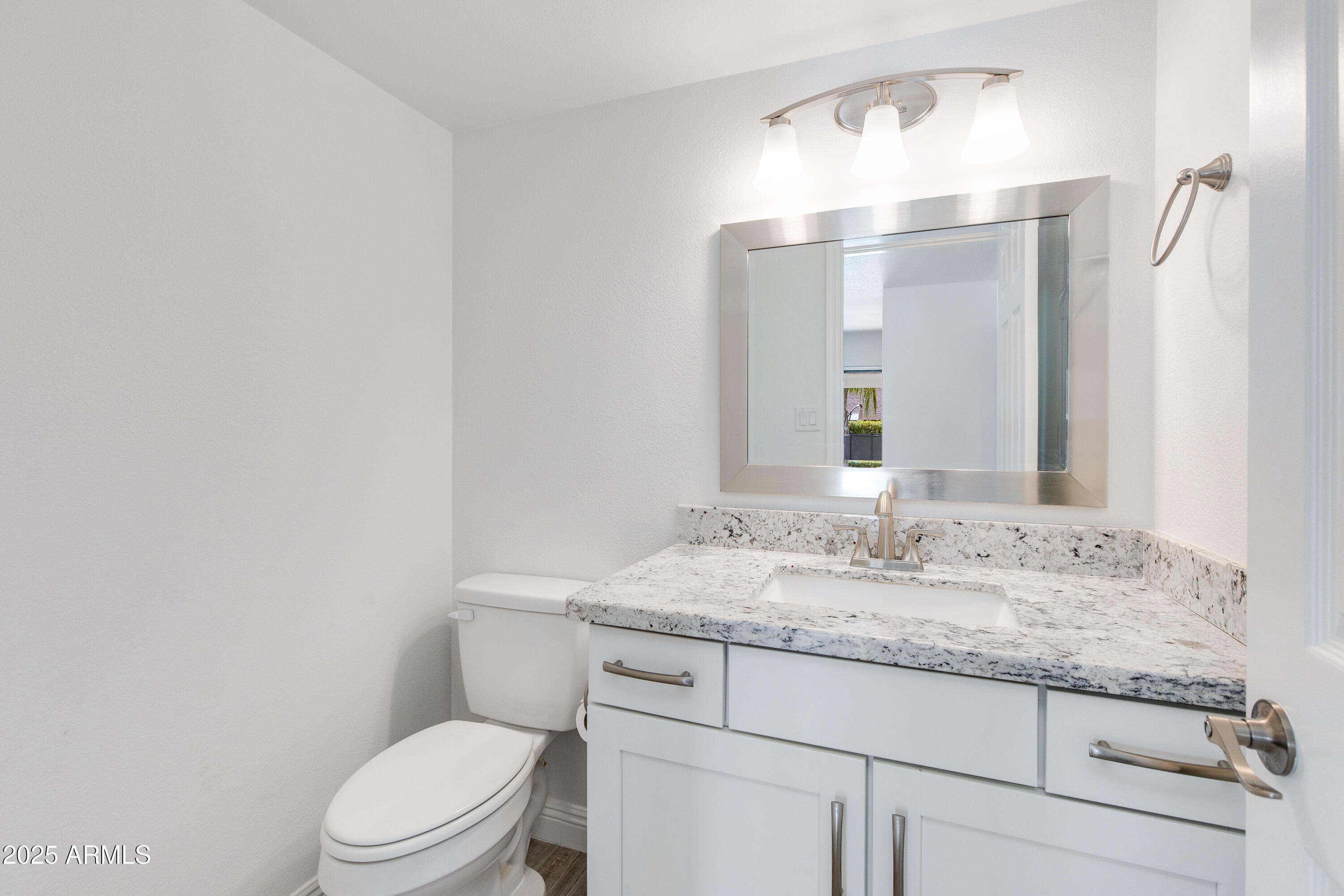 5201 E FELLARS Drive