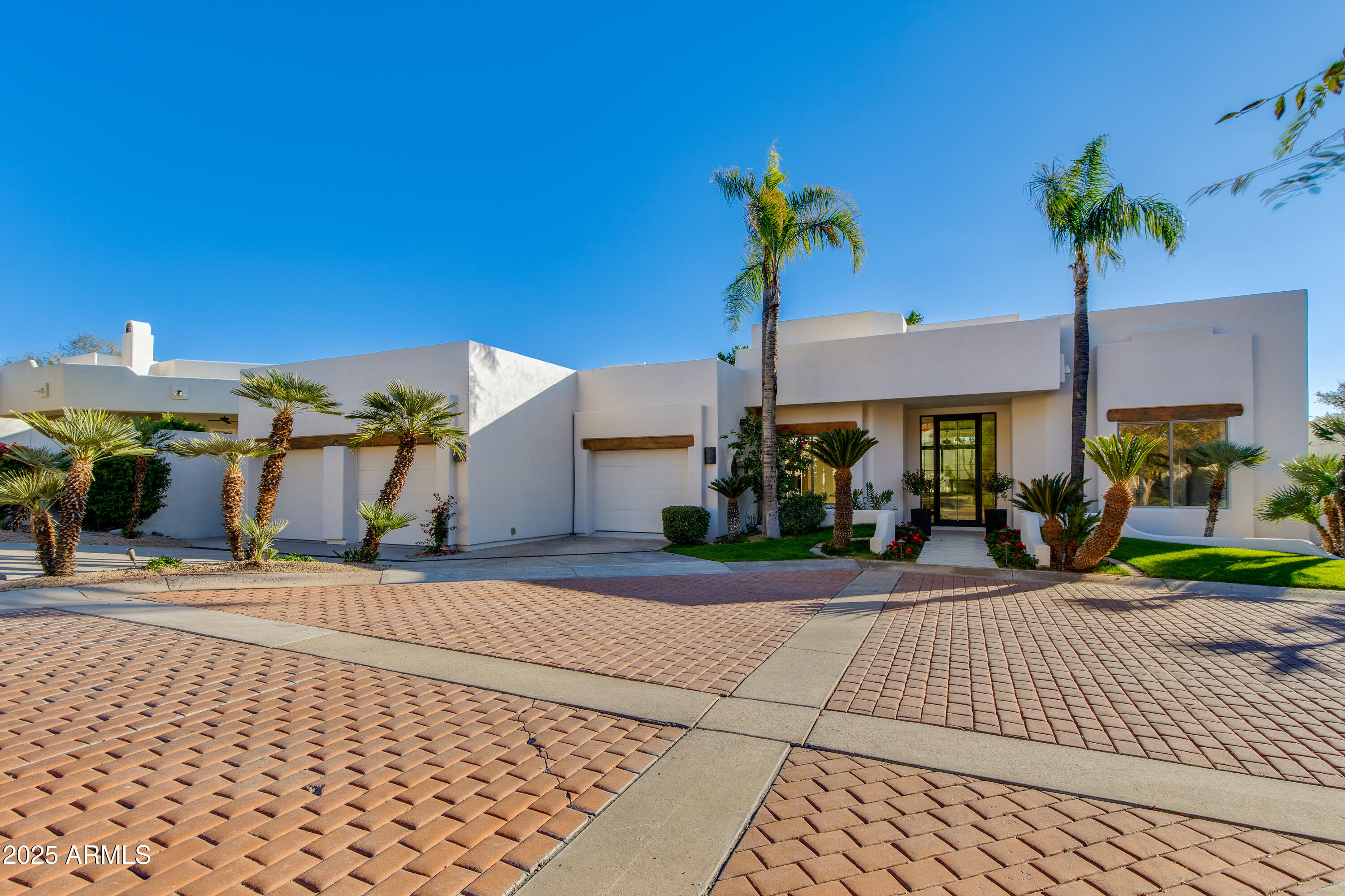 3137 E MARYLAND Avenue