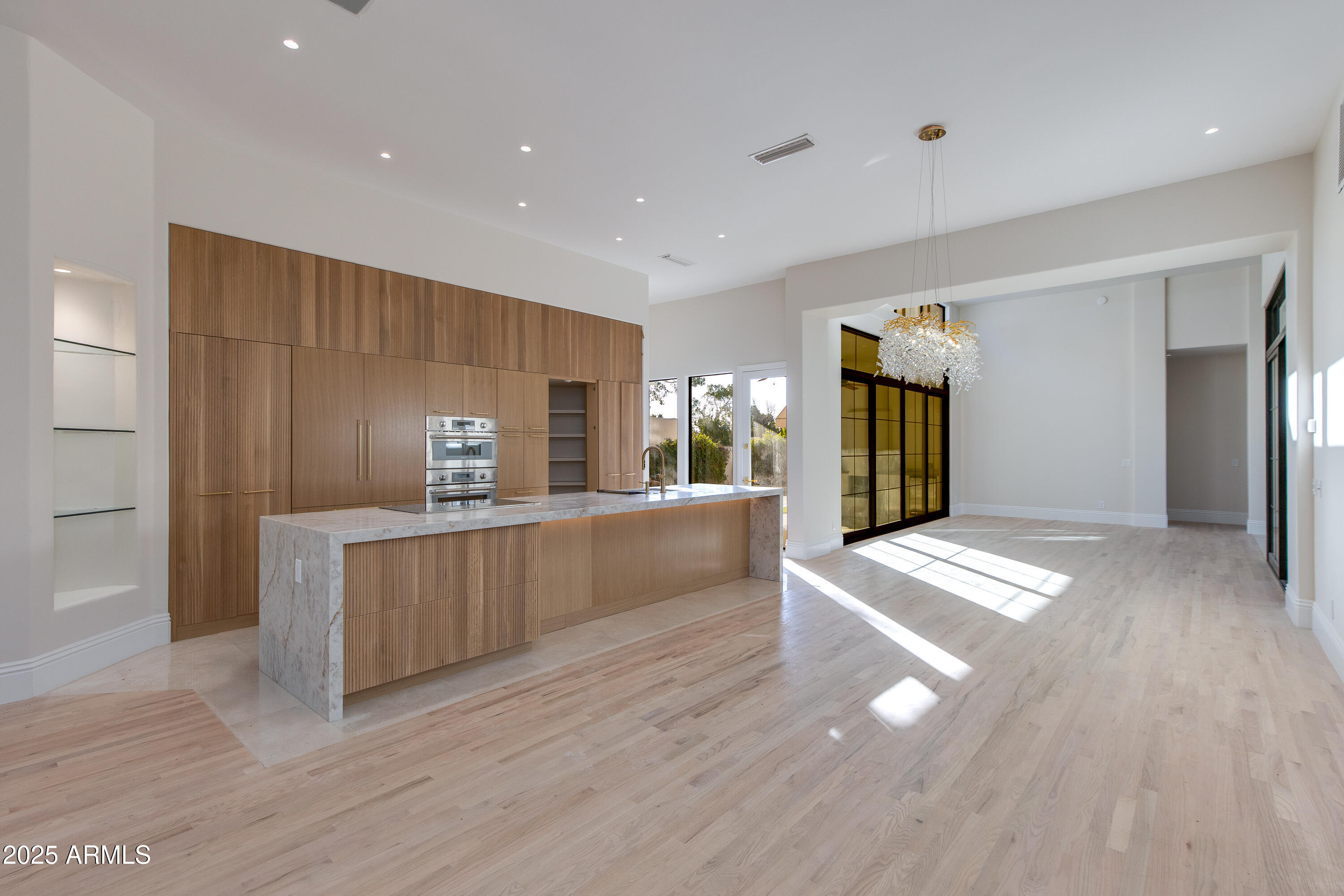 3137 E MARYLAND Avenue