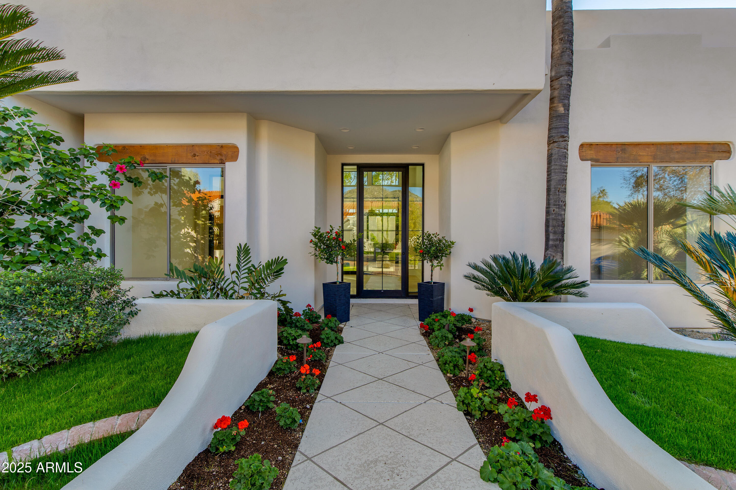 3137 E MARYLAND Avenue