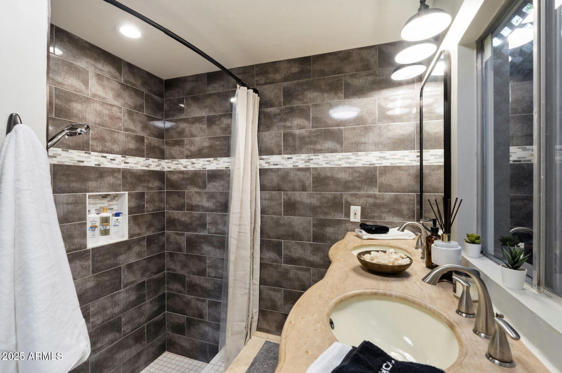 7802 E MACKENZIE Drive