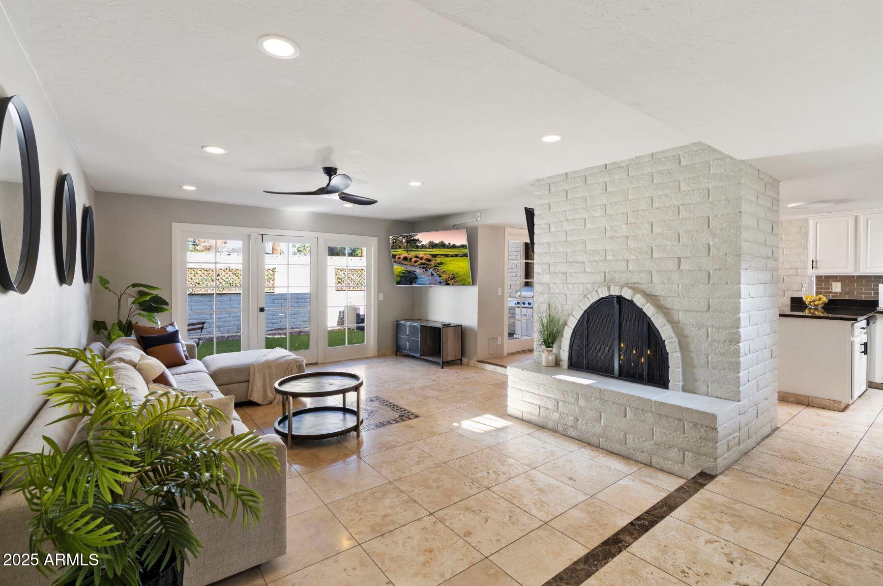 7802 E MACKENZIE Drive