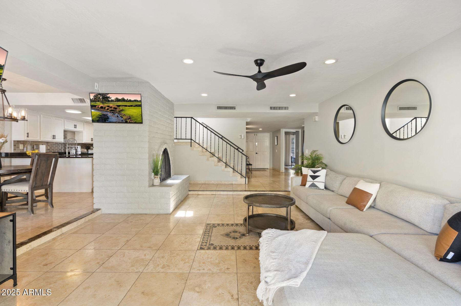 7802 E MACKENZIE Drive