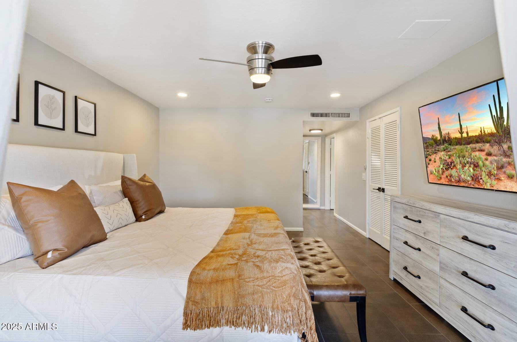 7802 E MACKENZIE Drive