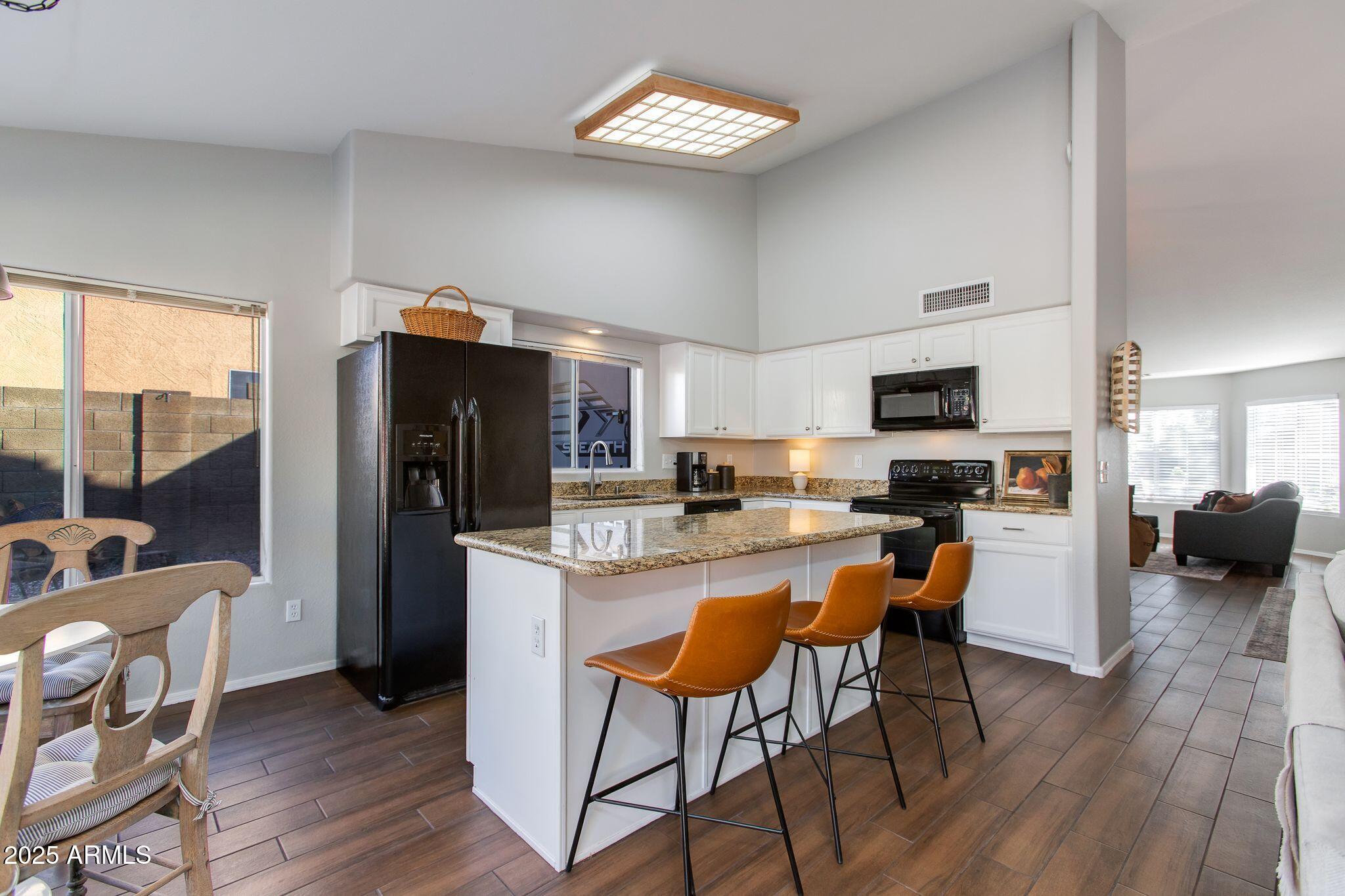 7458 E HANNIBAL Street