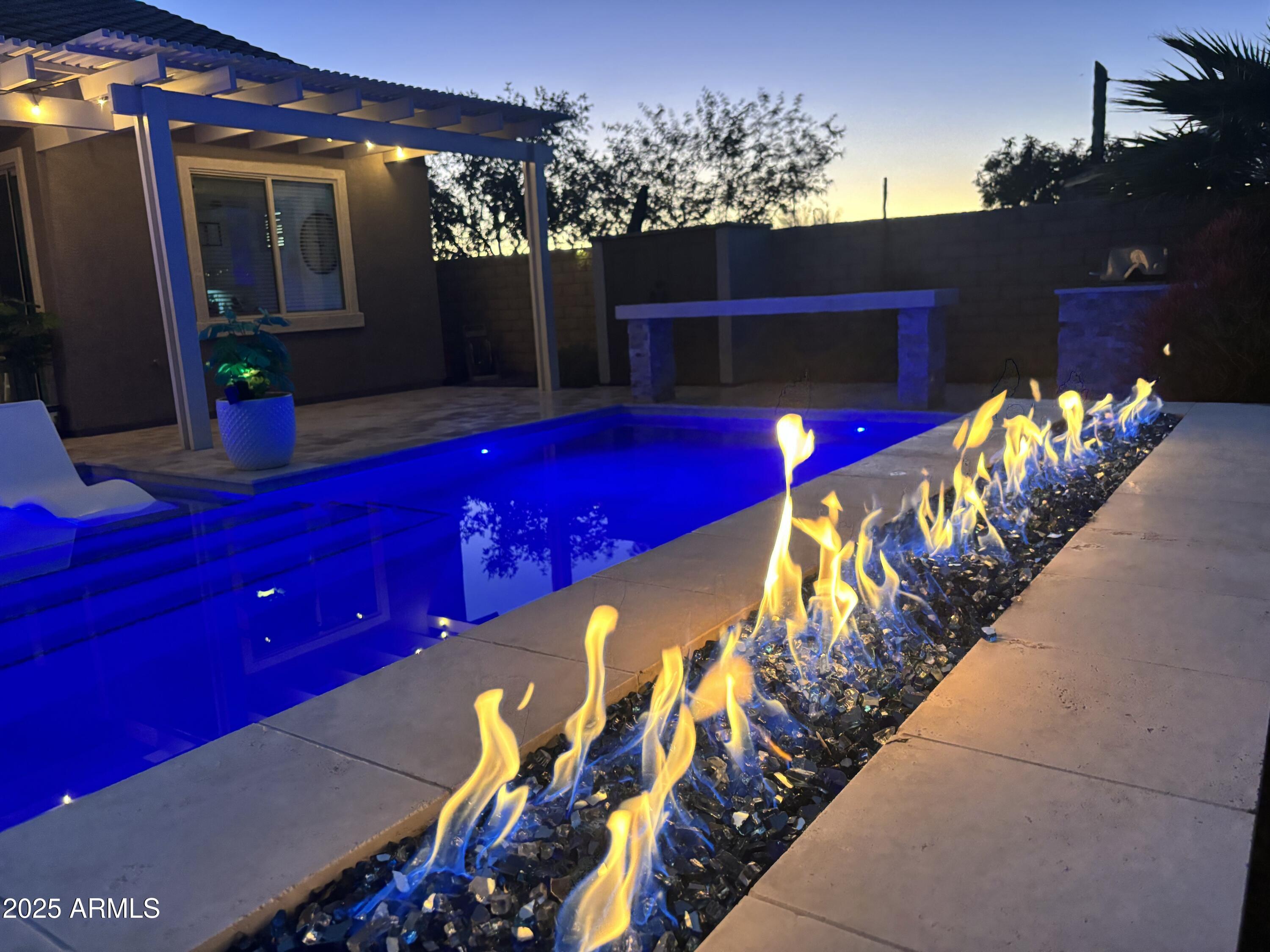 18562 W Thistle Landing Drive