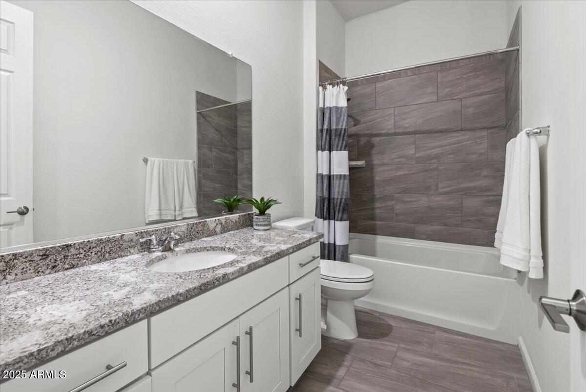 18562 W Thistle Landing Drive