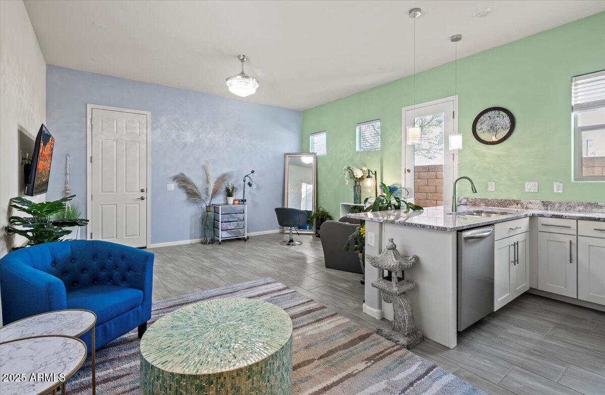 18562 W Thistle Landing Drive