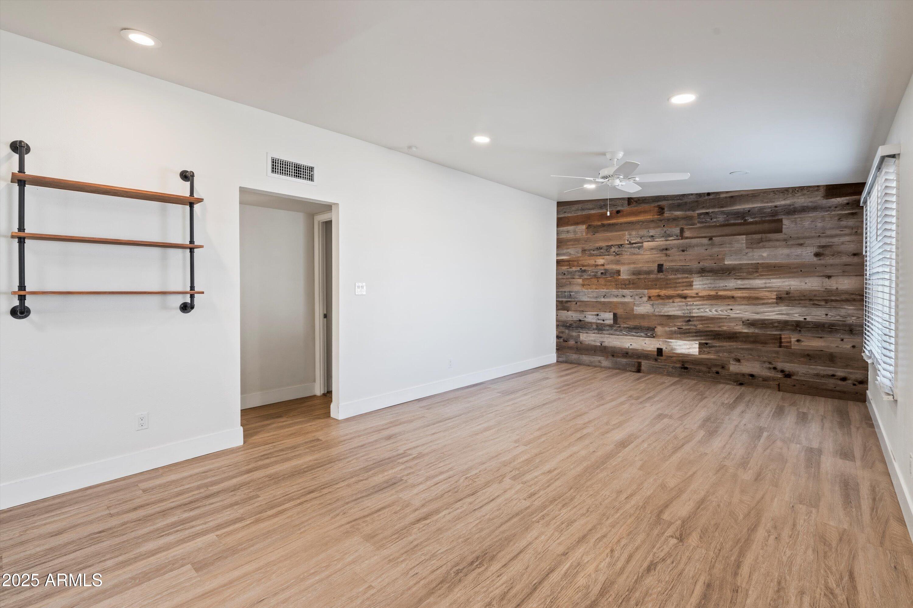 1939 E ALAMEDA Drive