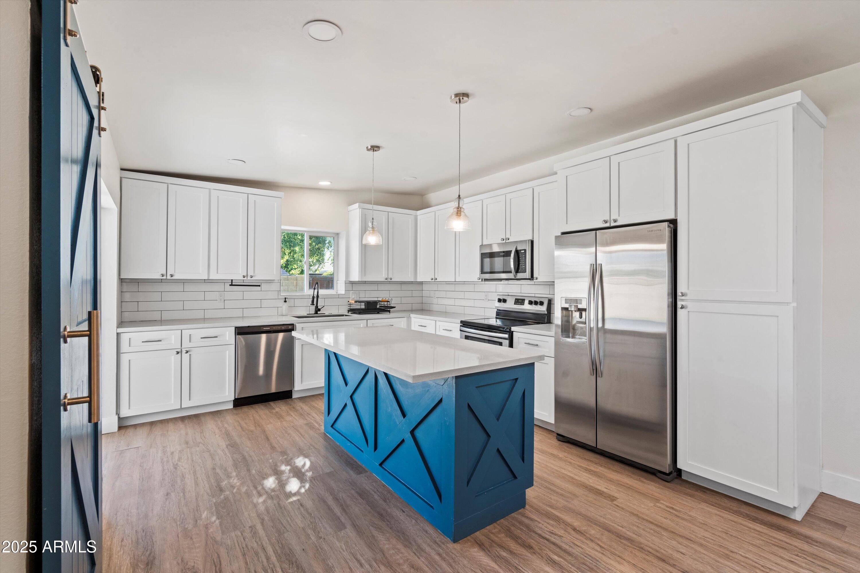 1939 E ALAMEDA Drive