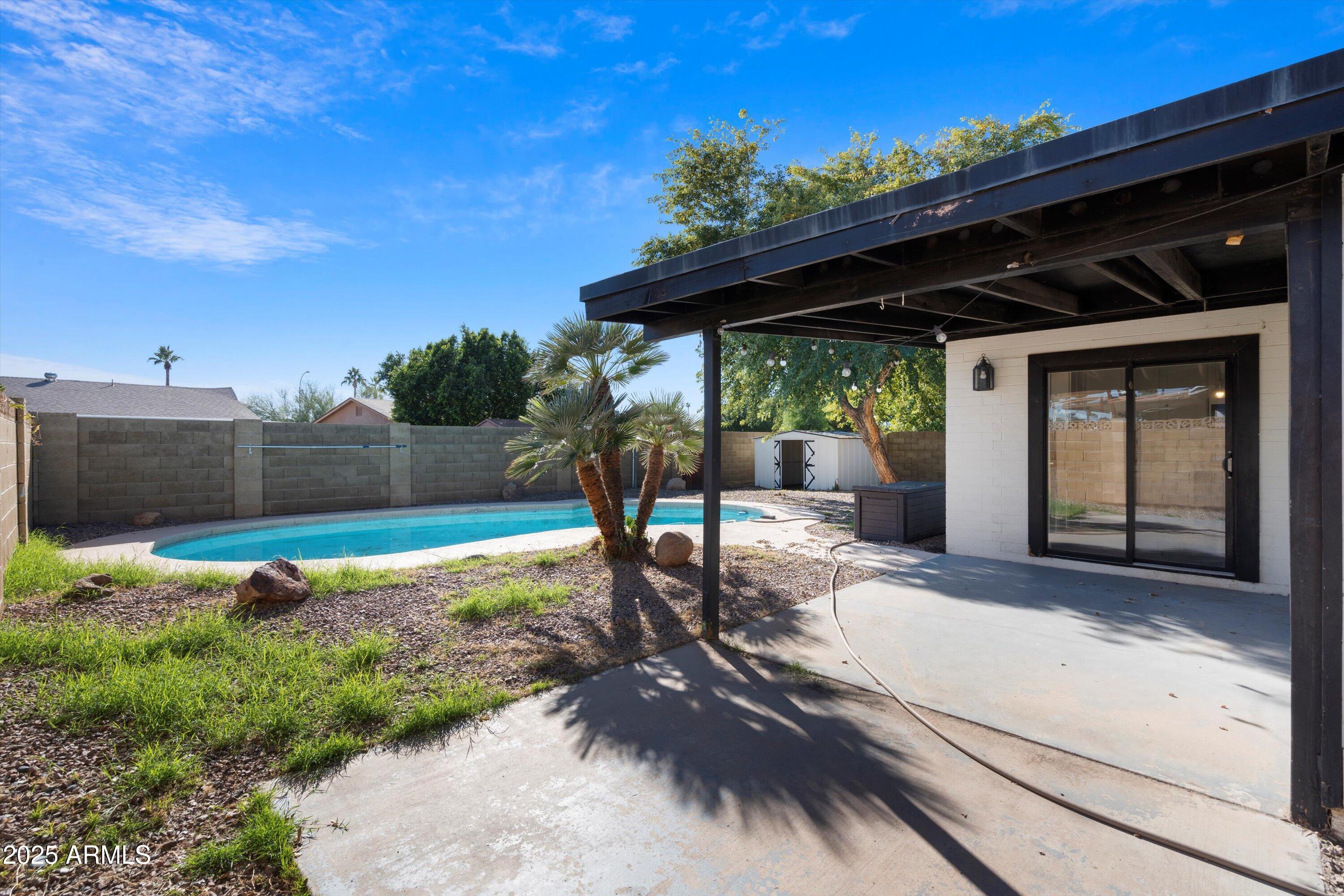 1939 E ALAMEDA Drive