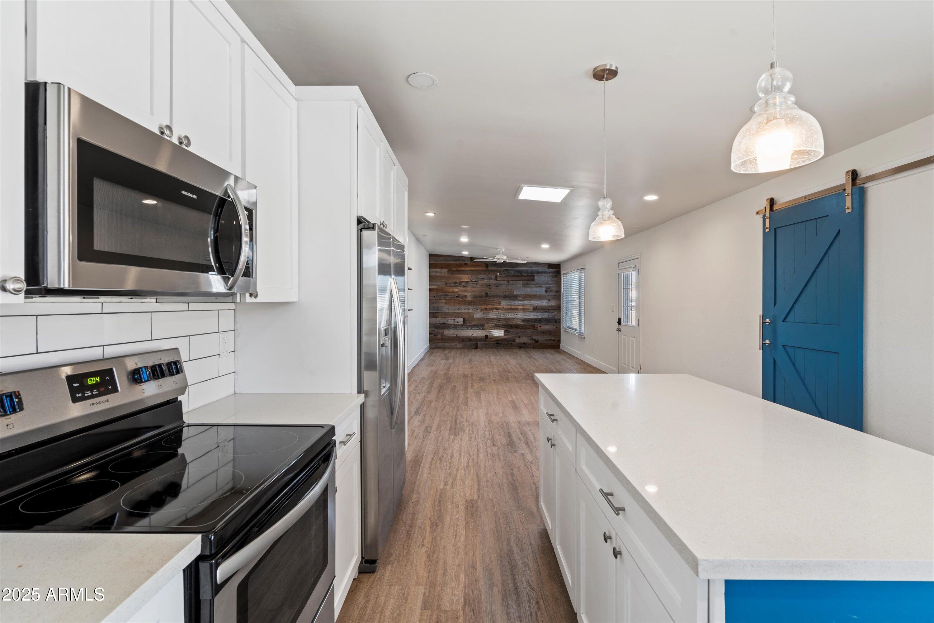 1939 E ALAMEDA Drive