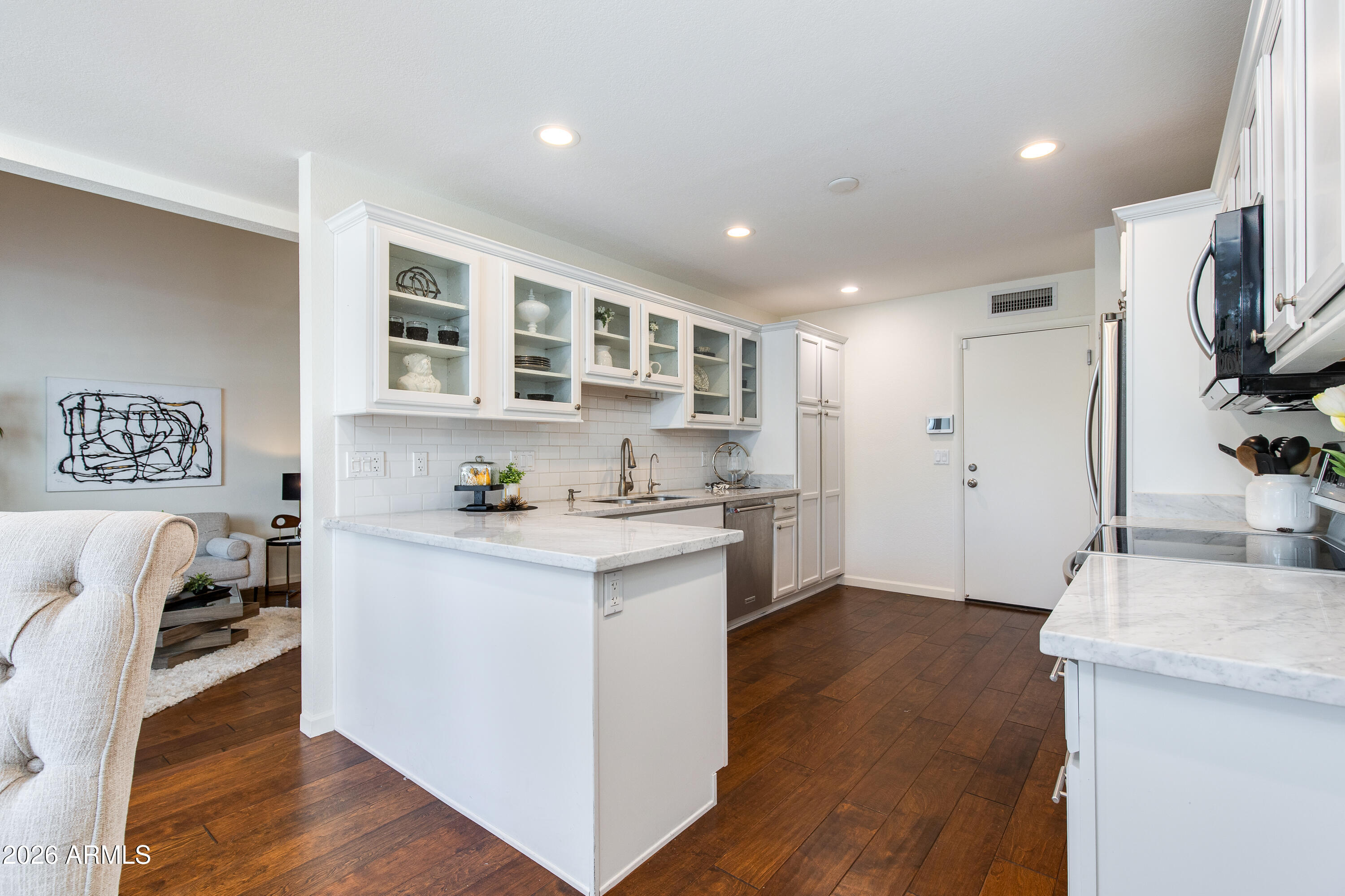 10 W GEORGIA Avenue 6