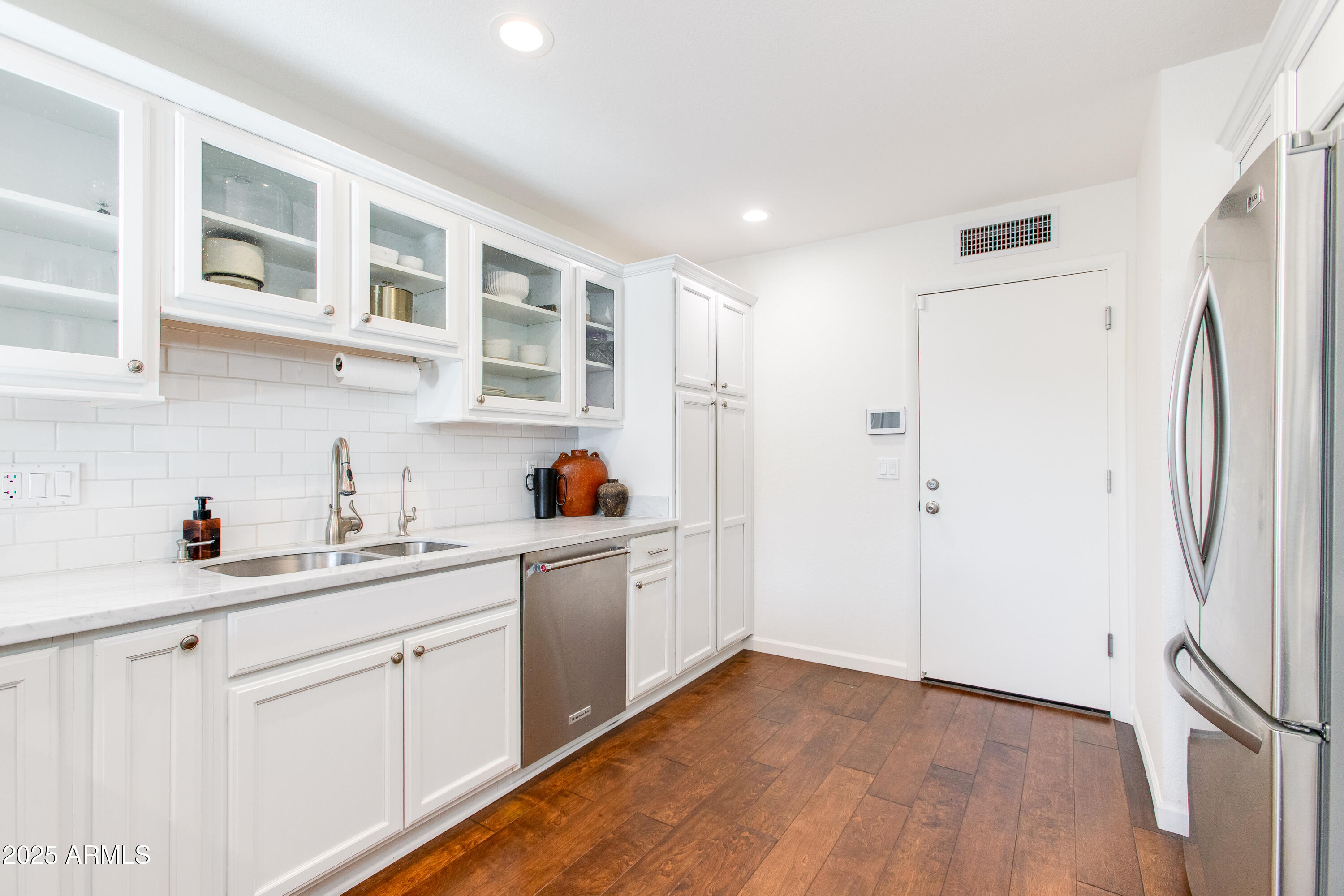 10 W GEORGIA Avenue 6