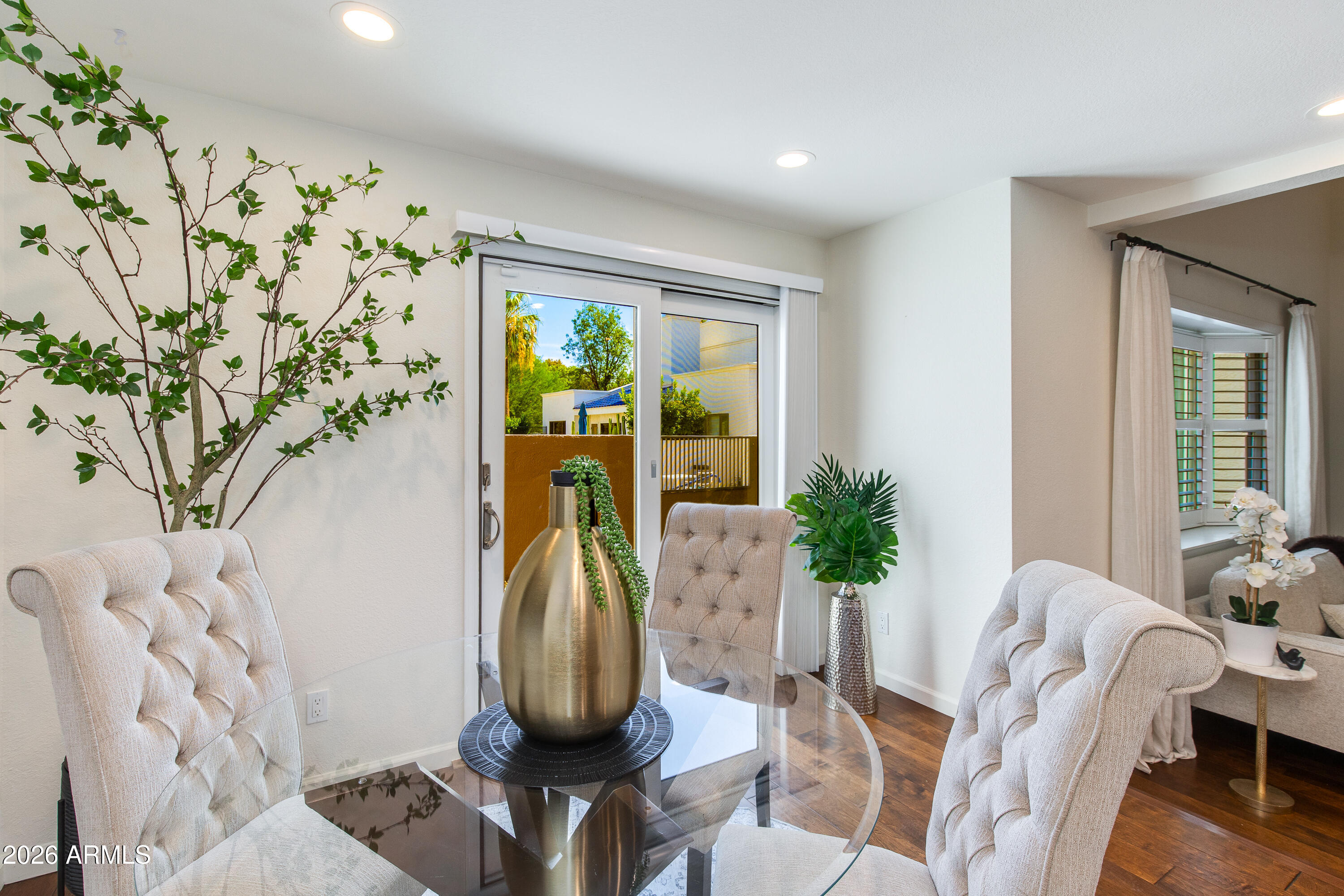 10 W GEORGIA Avenue 6