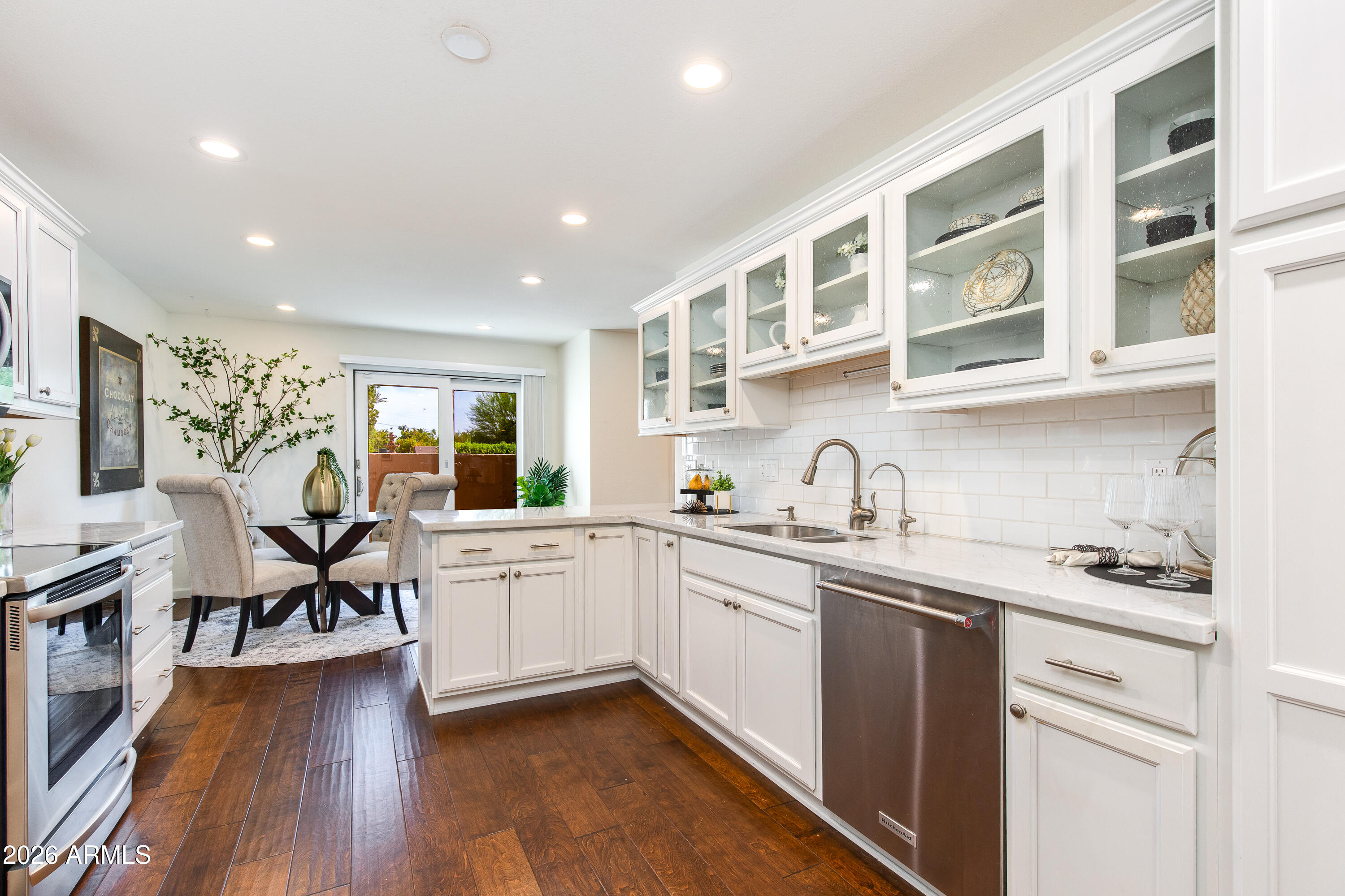 10 W GEORGIA Avenue 6
