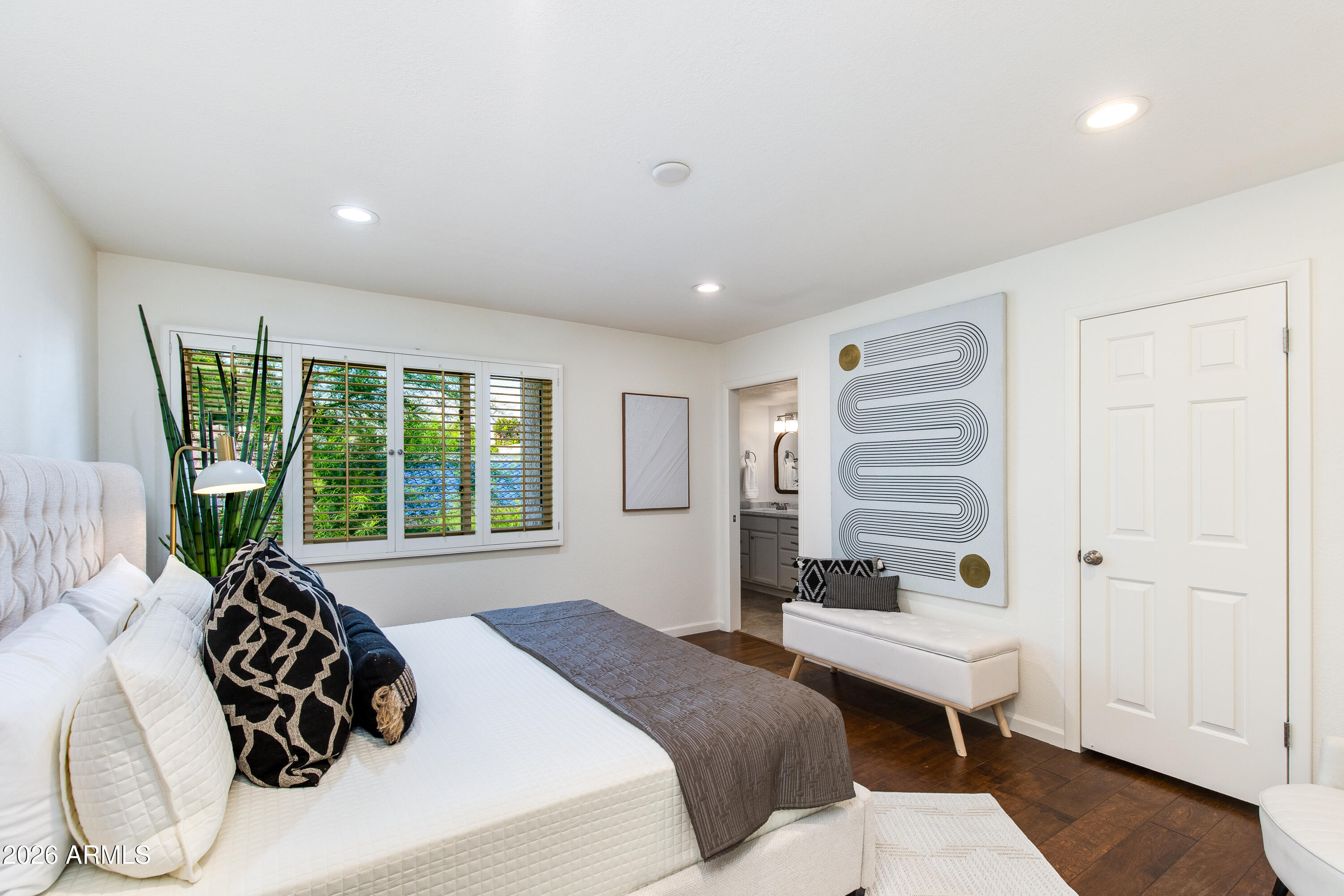 10 W GEORGIA Avenue 6