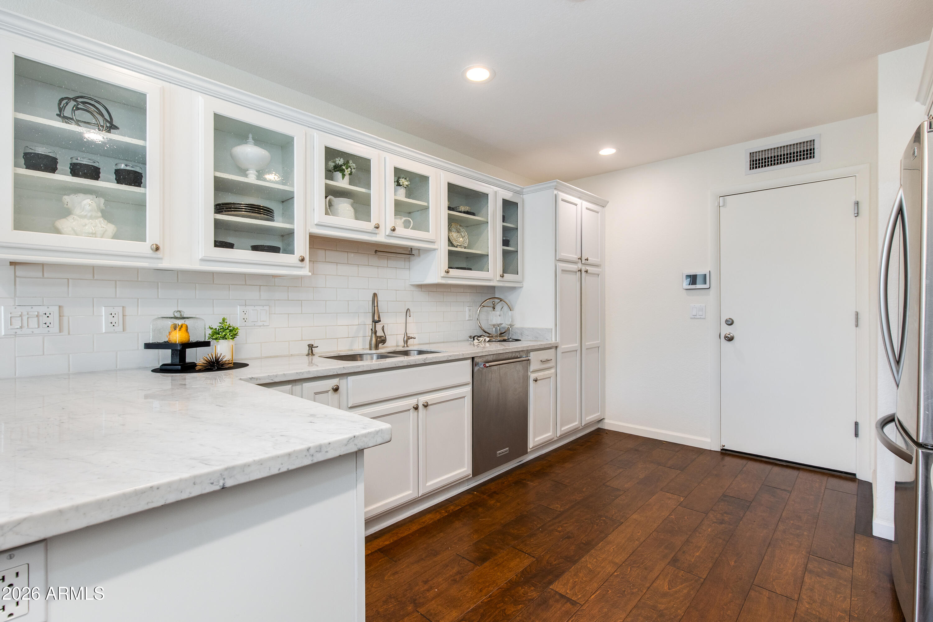 10 W GEORGIA Avenue 6
