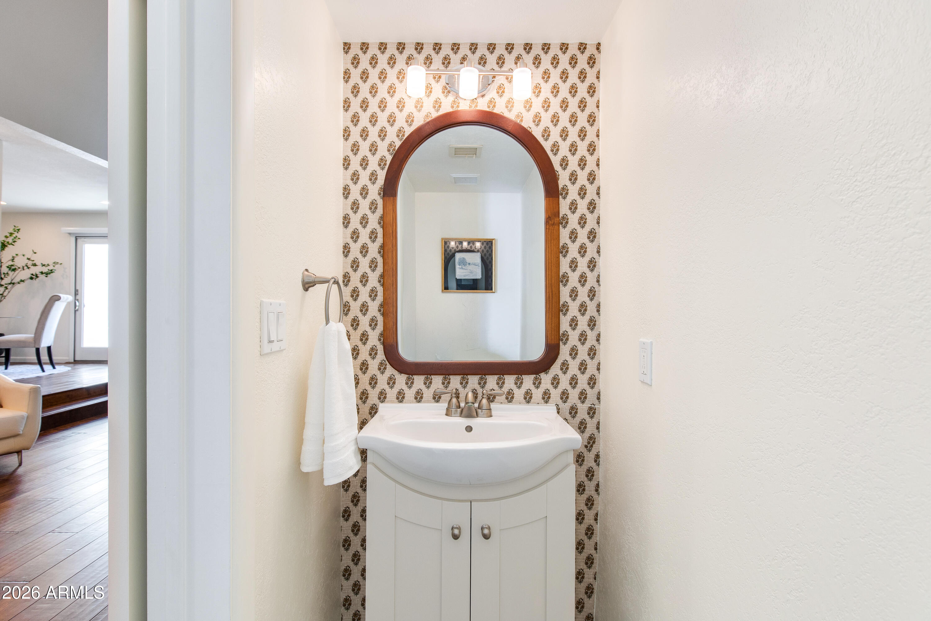 10 W GEORGIA Avenue 6