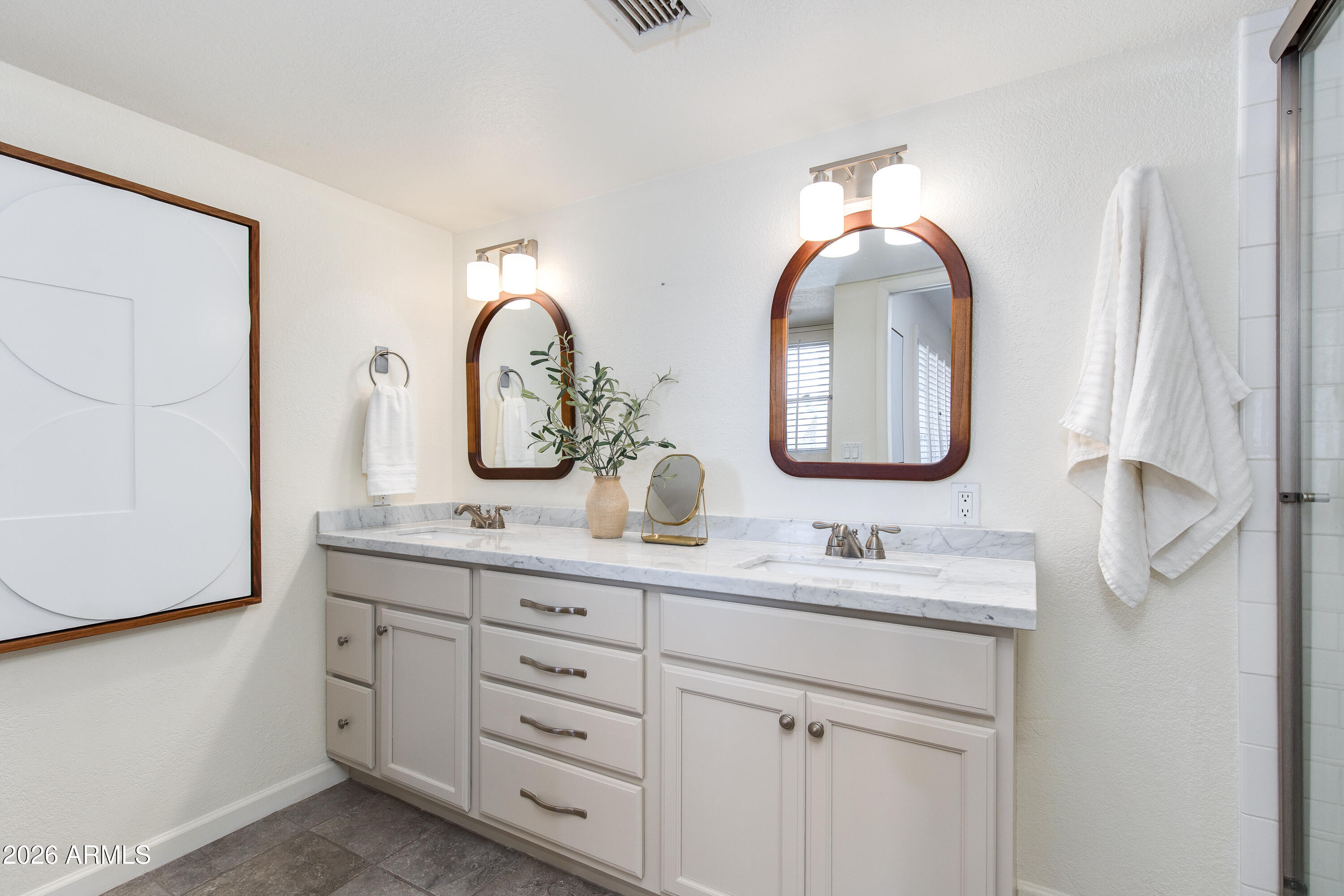 10 W GEORGIA Avenue 6
