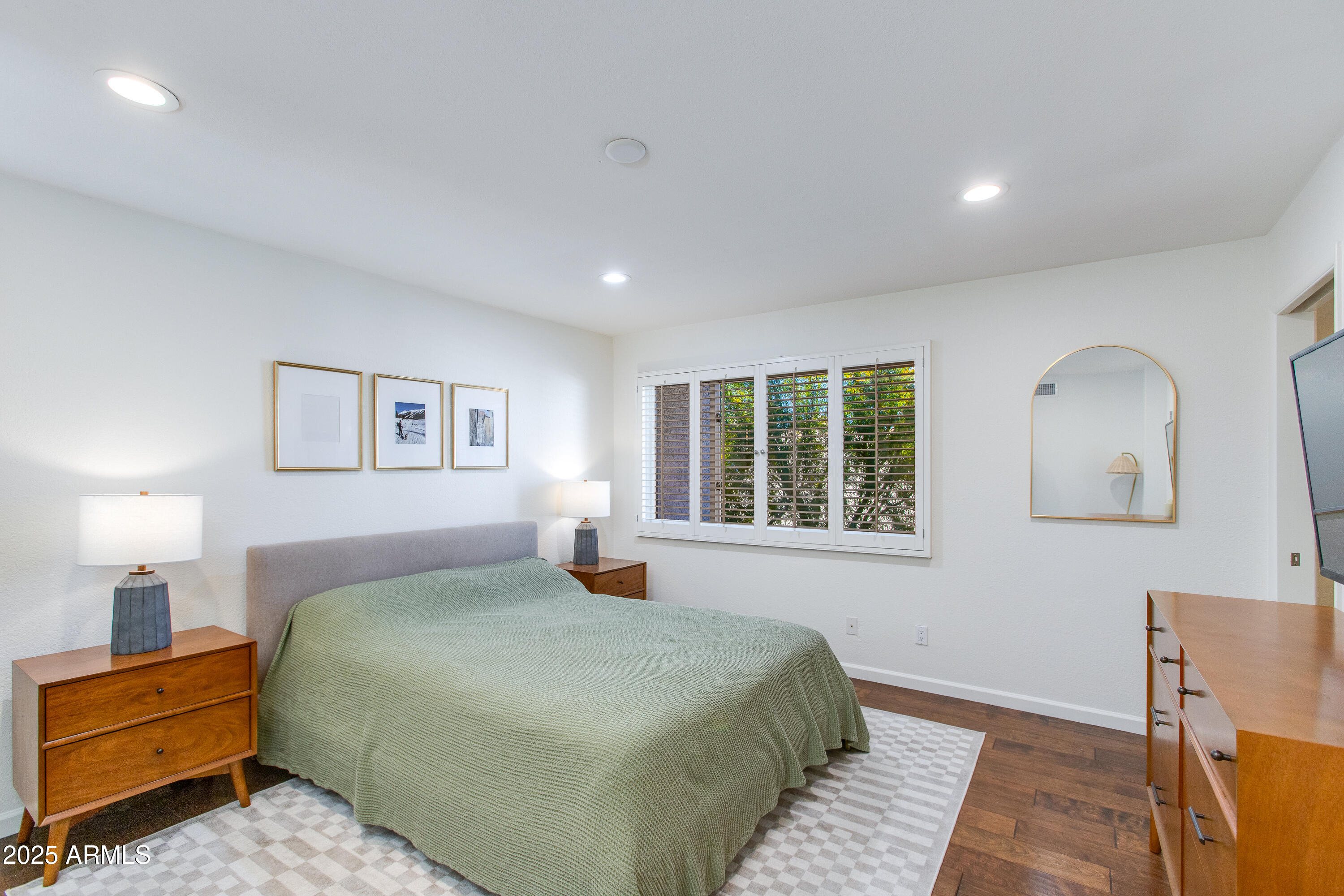 10 W GEORGIA Avenue 6