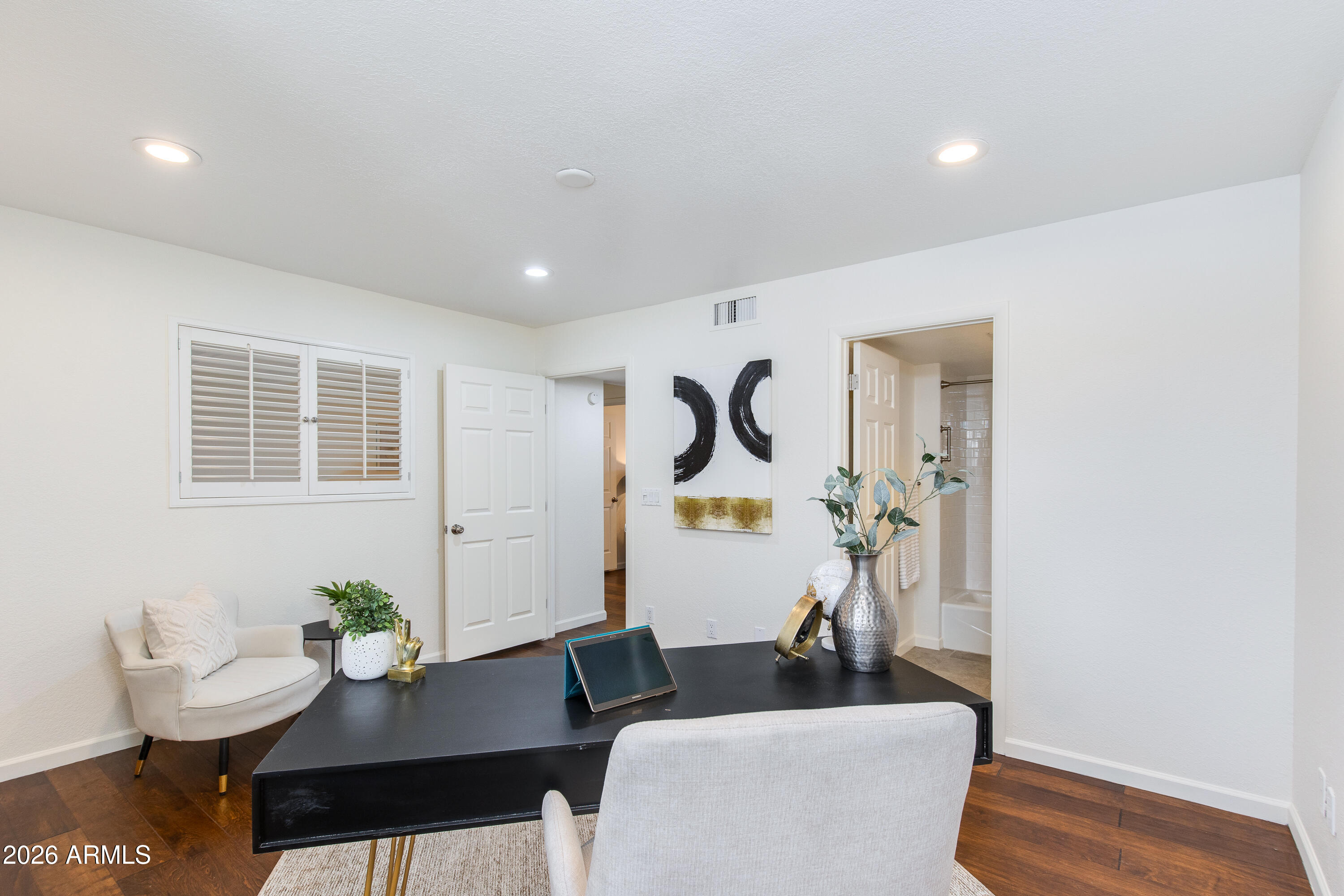 10 W GEORGIA Avenue 6