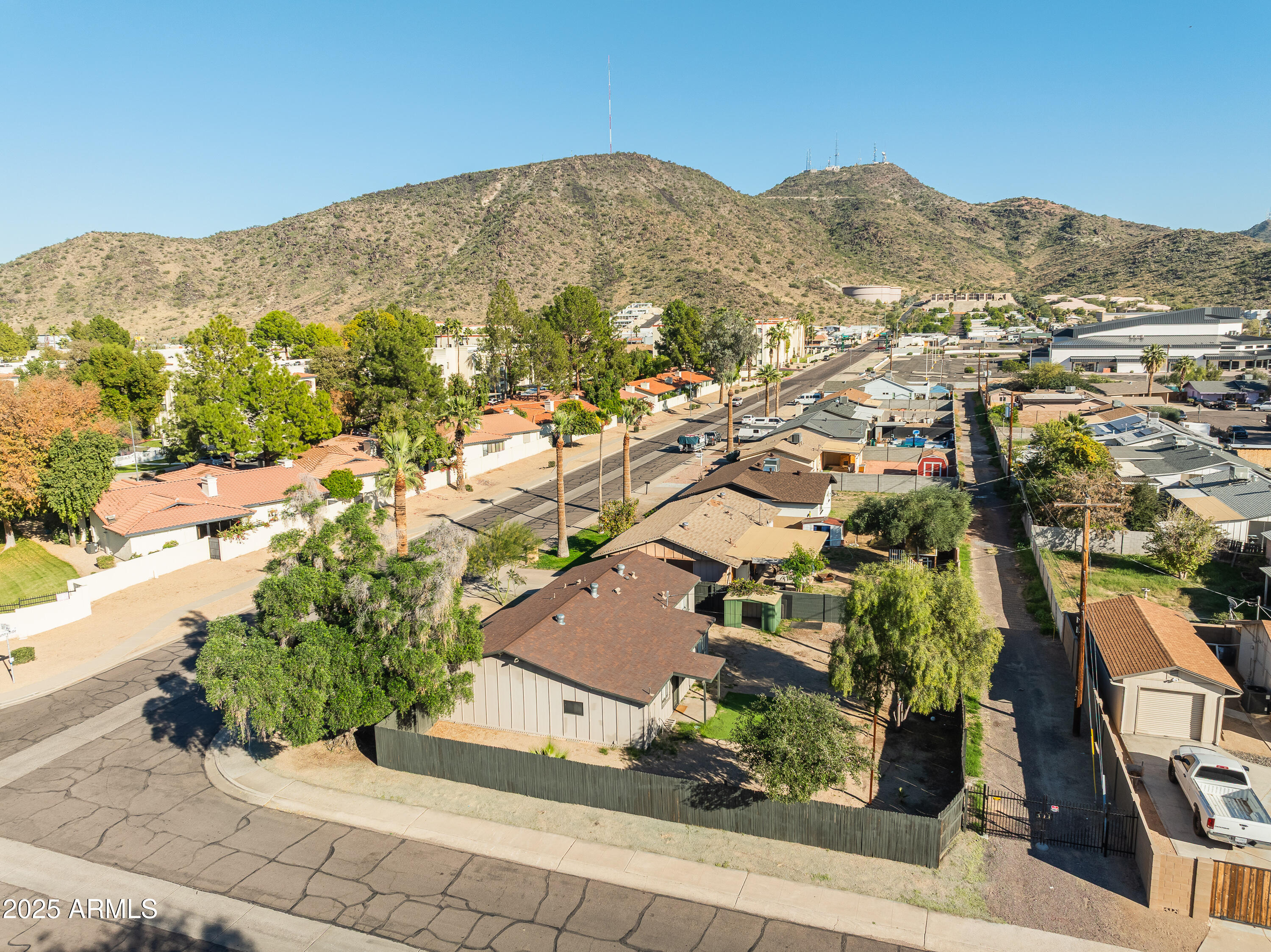 2045 W SUNNYSIDE Avenue