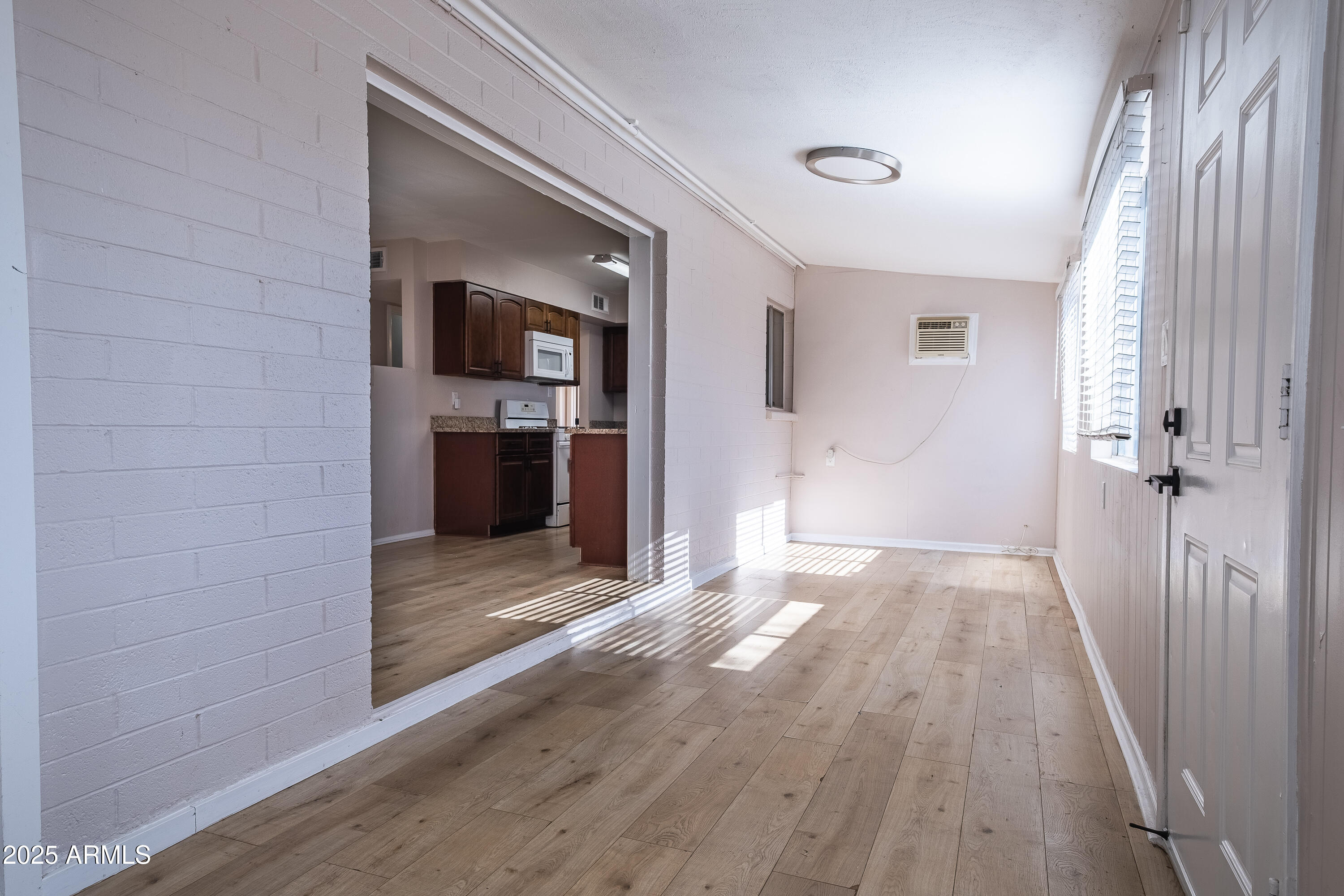 2045 W SUNNYSIDE Avenue