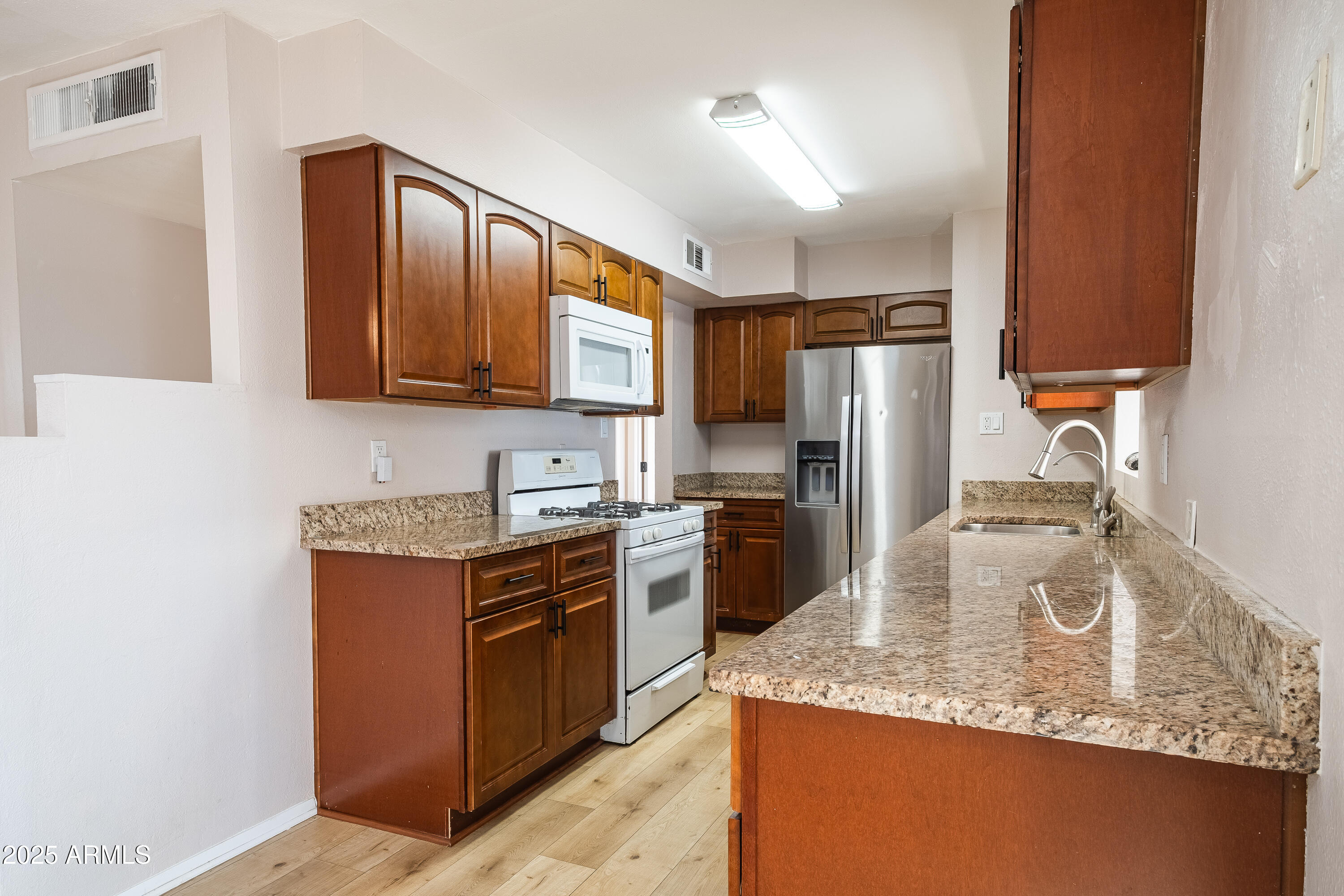 2045 W SUNNYSIDE Avenue