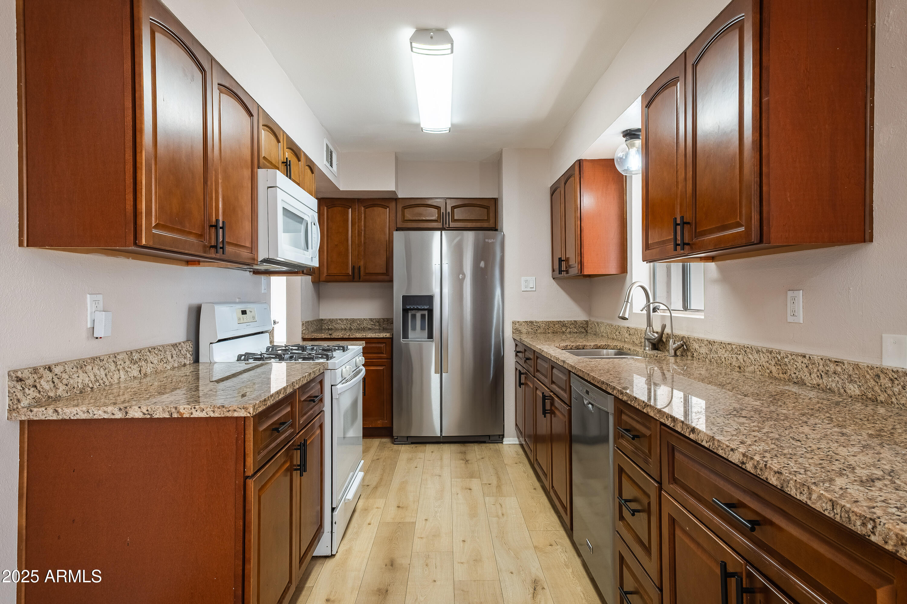 2045 W SUNNYSIDE Avenue