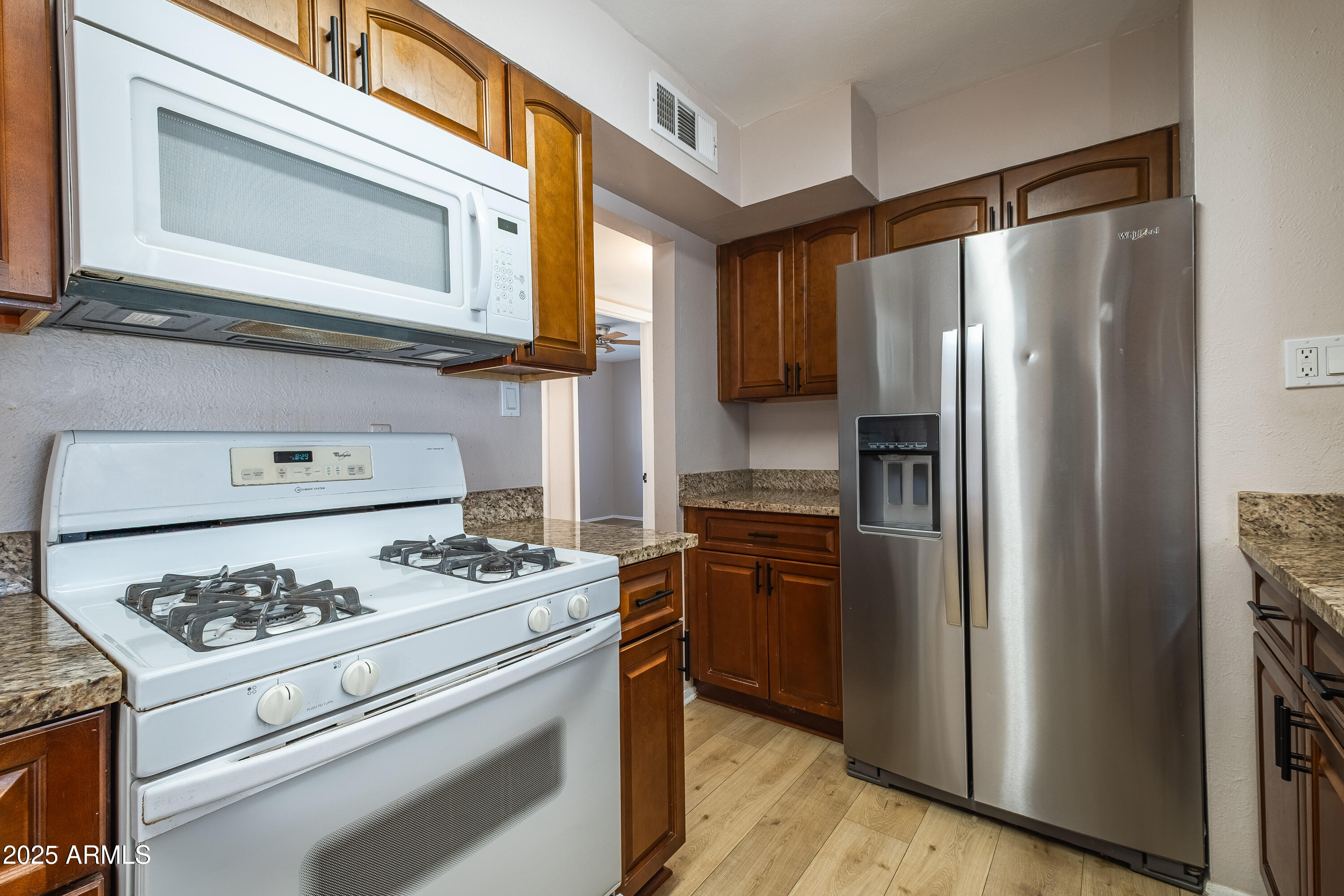 2045 W SUNNYSIDE Avenue