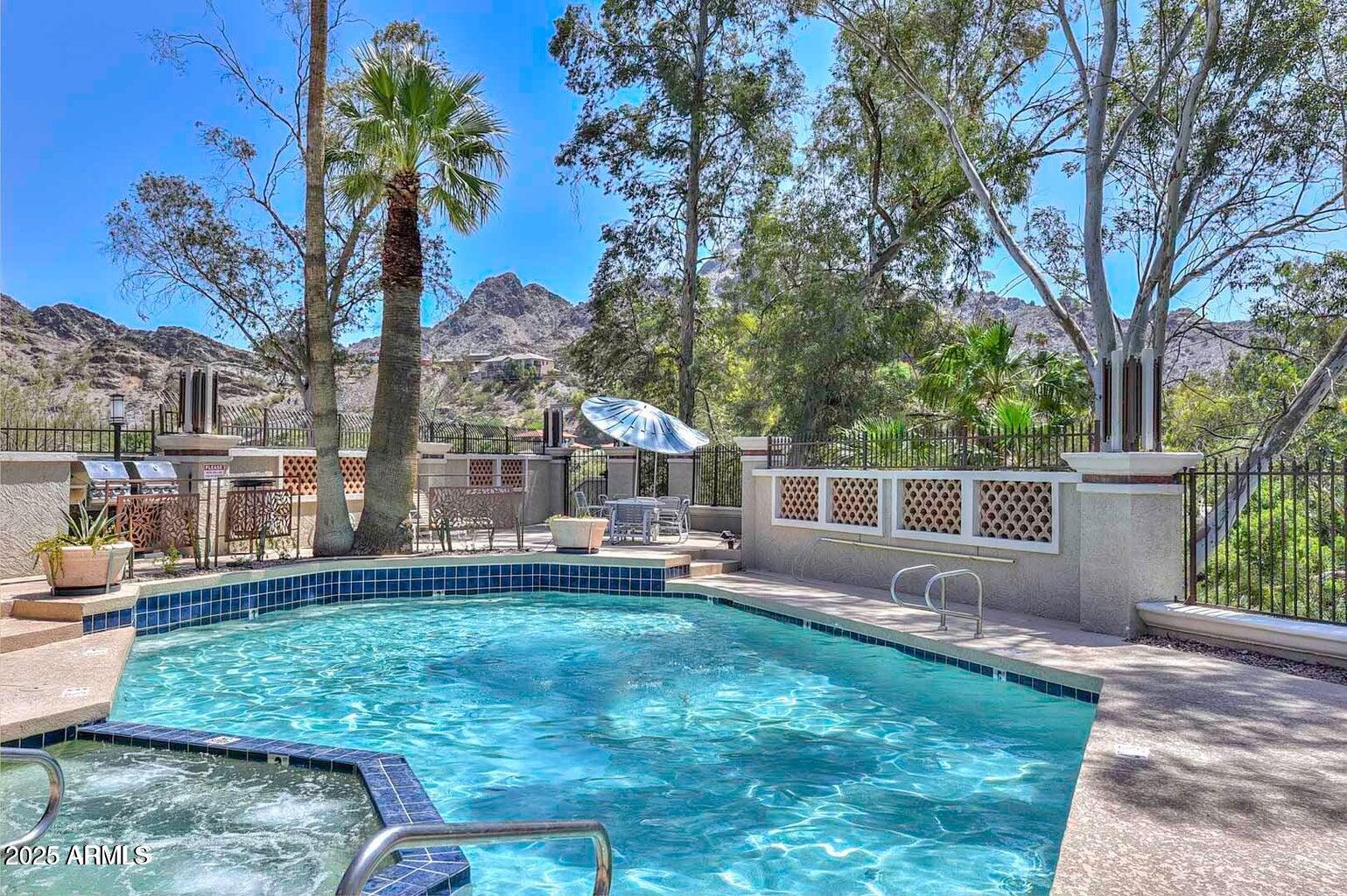 7557 N DREAMY DRAW Drive 240