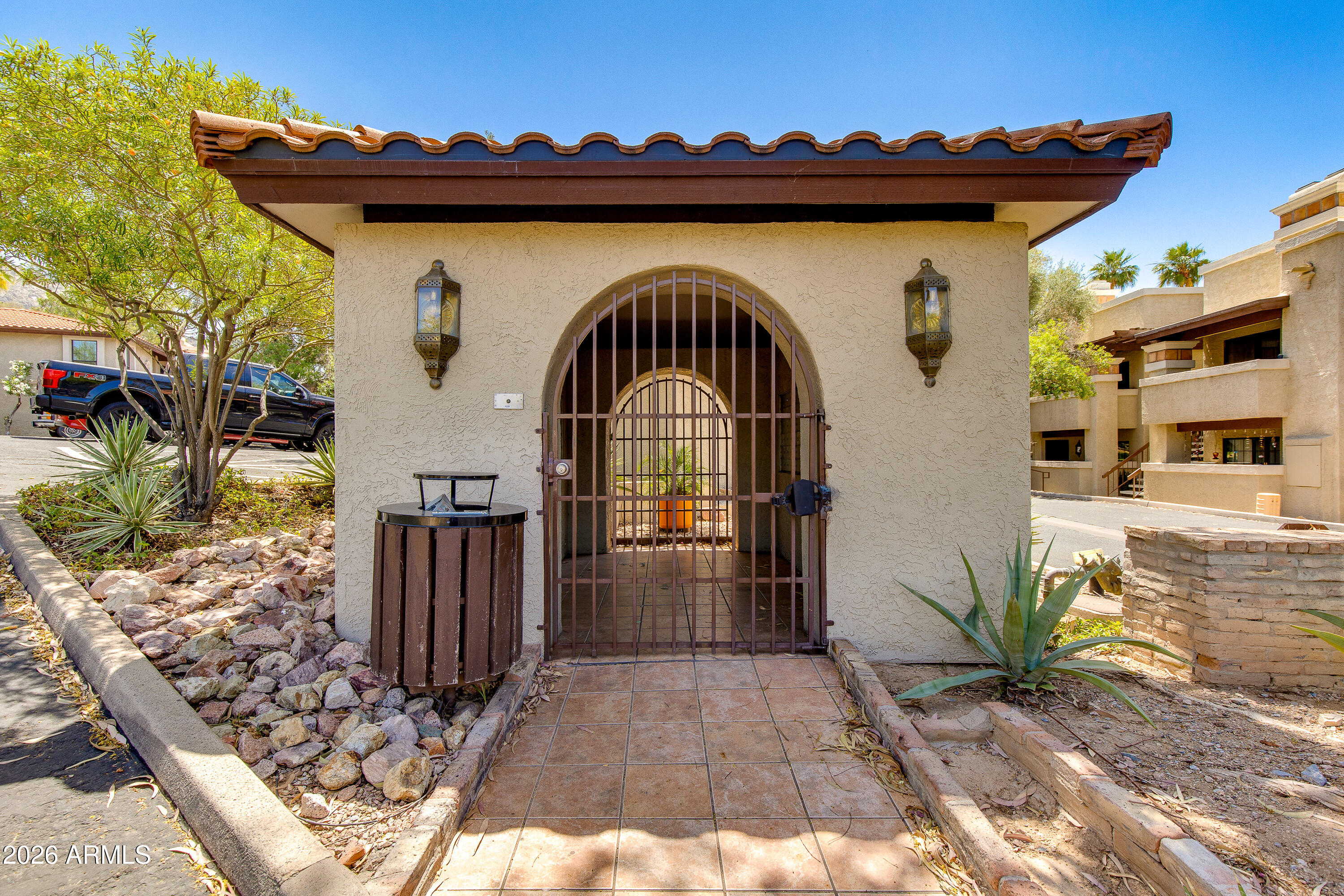 7557 N DREAMY DRAW Drive 240