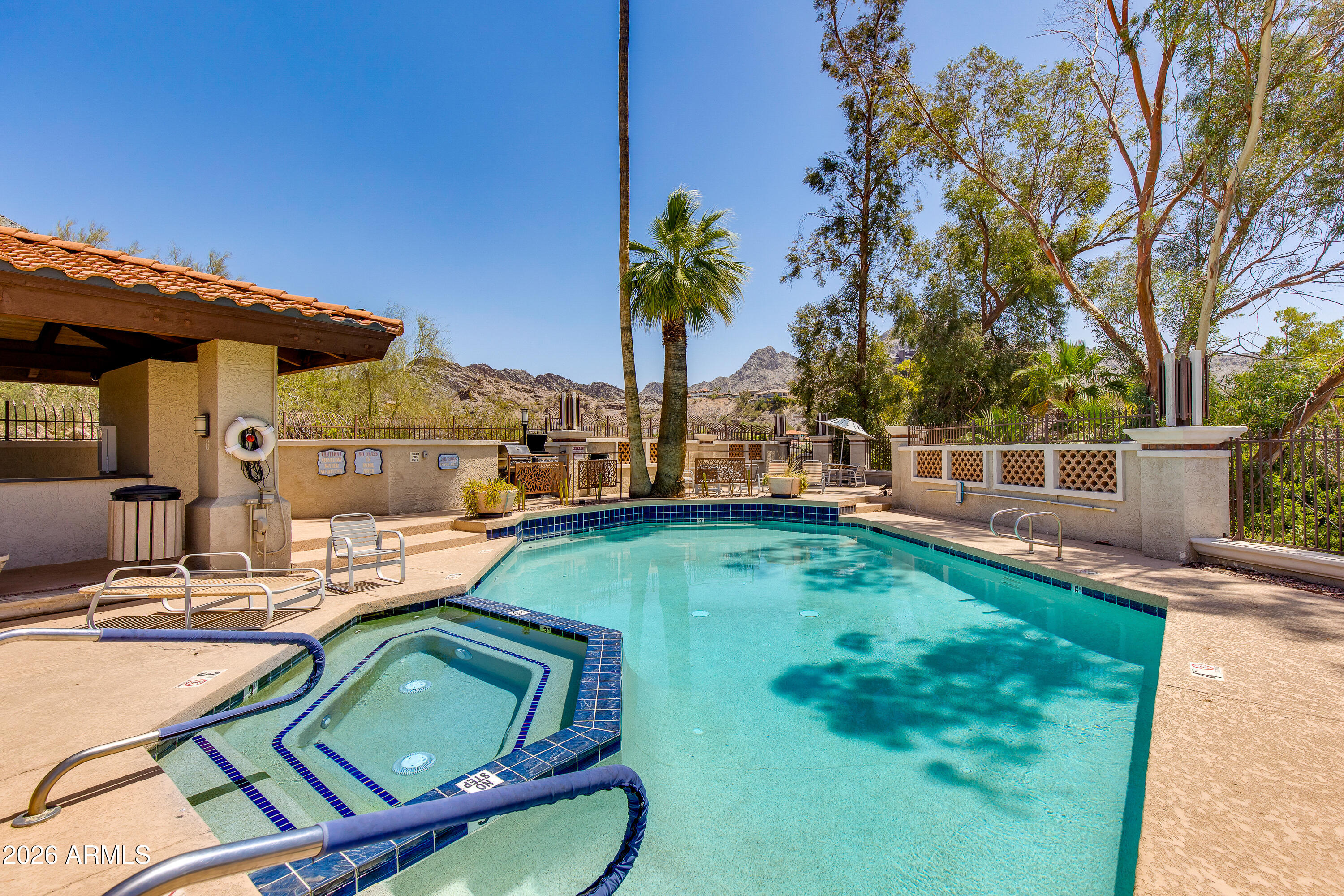 7557 N DREAMY DRAW Drive 240