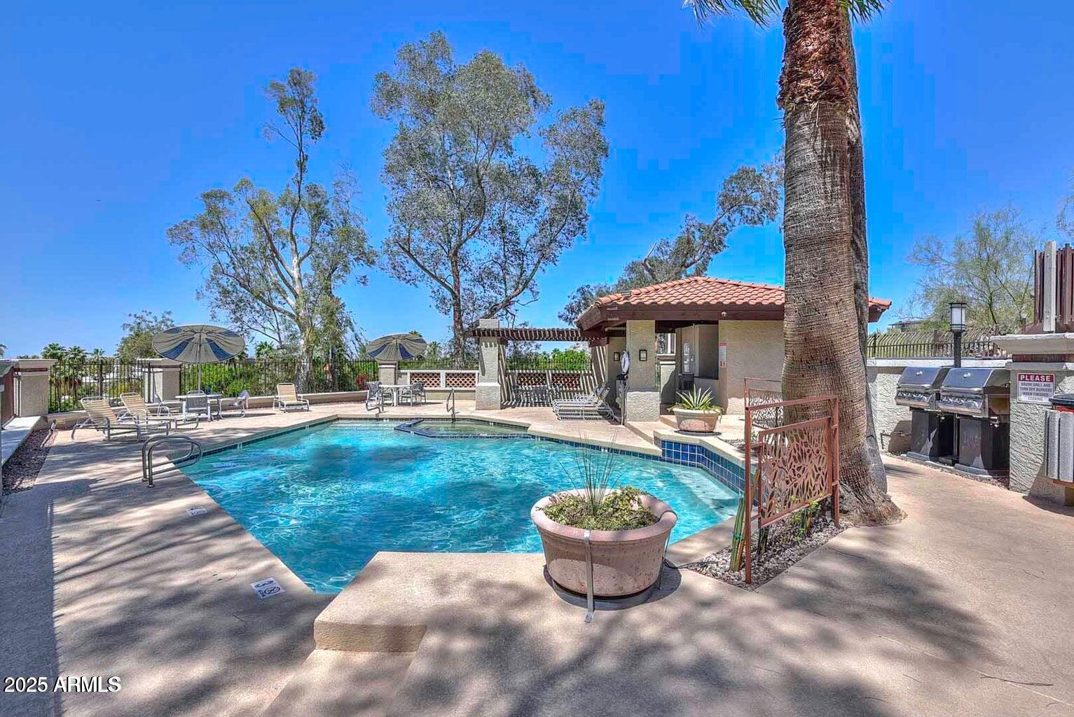 7557 N DREAMY DRAW Drive 240