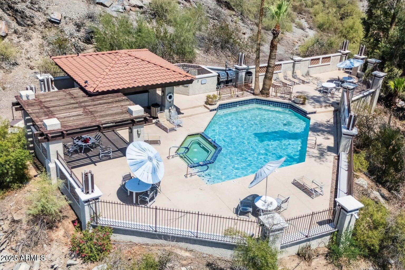 7557 N DREAMY DRAW Drive 240