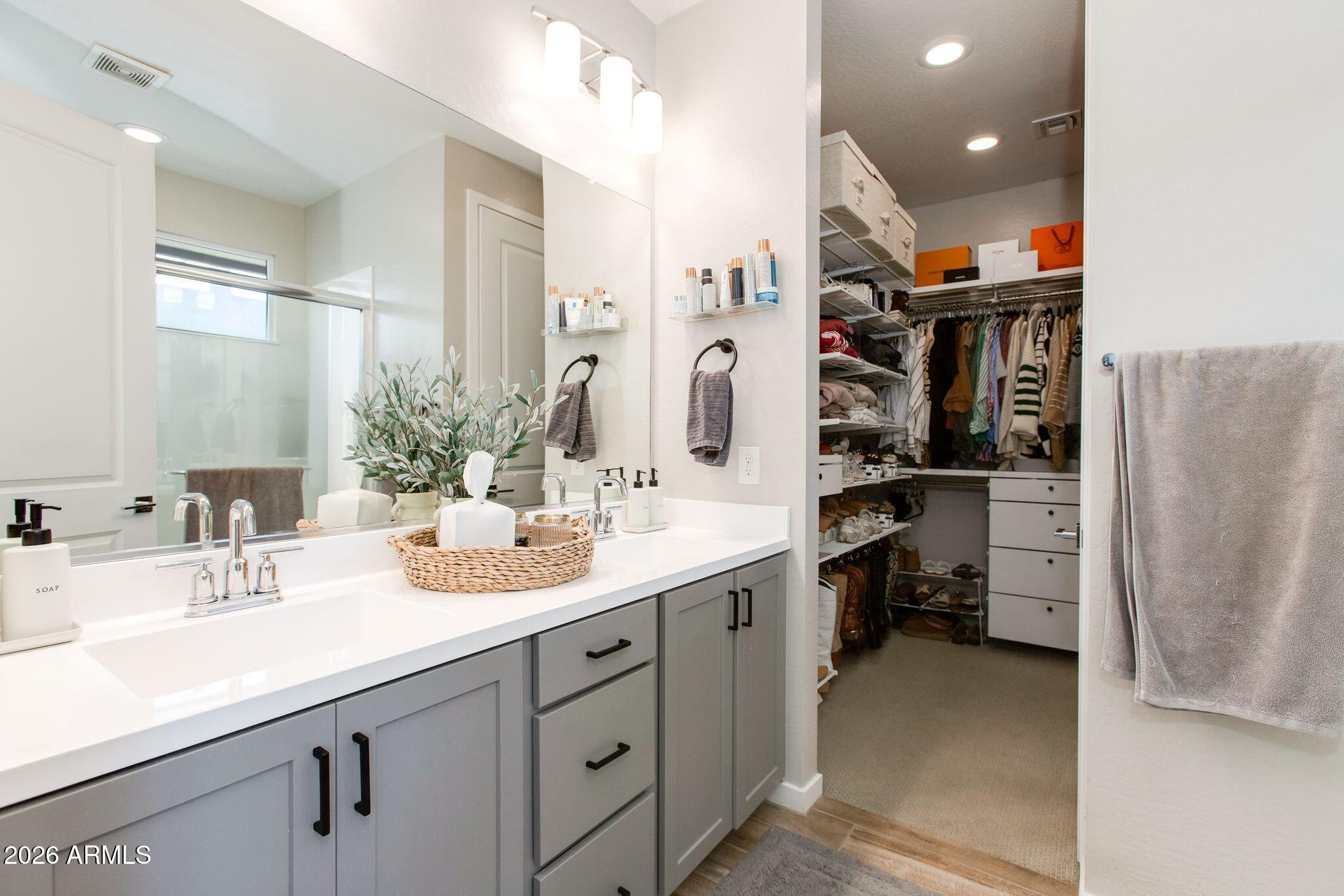 901 S SMITH Road 1063