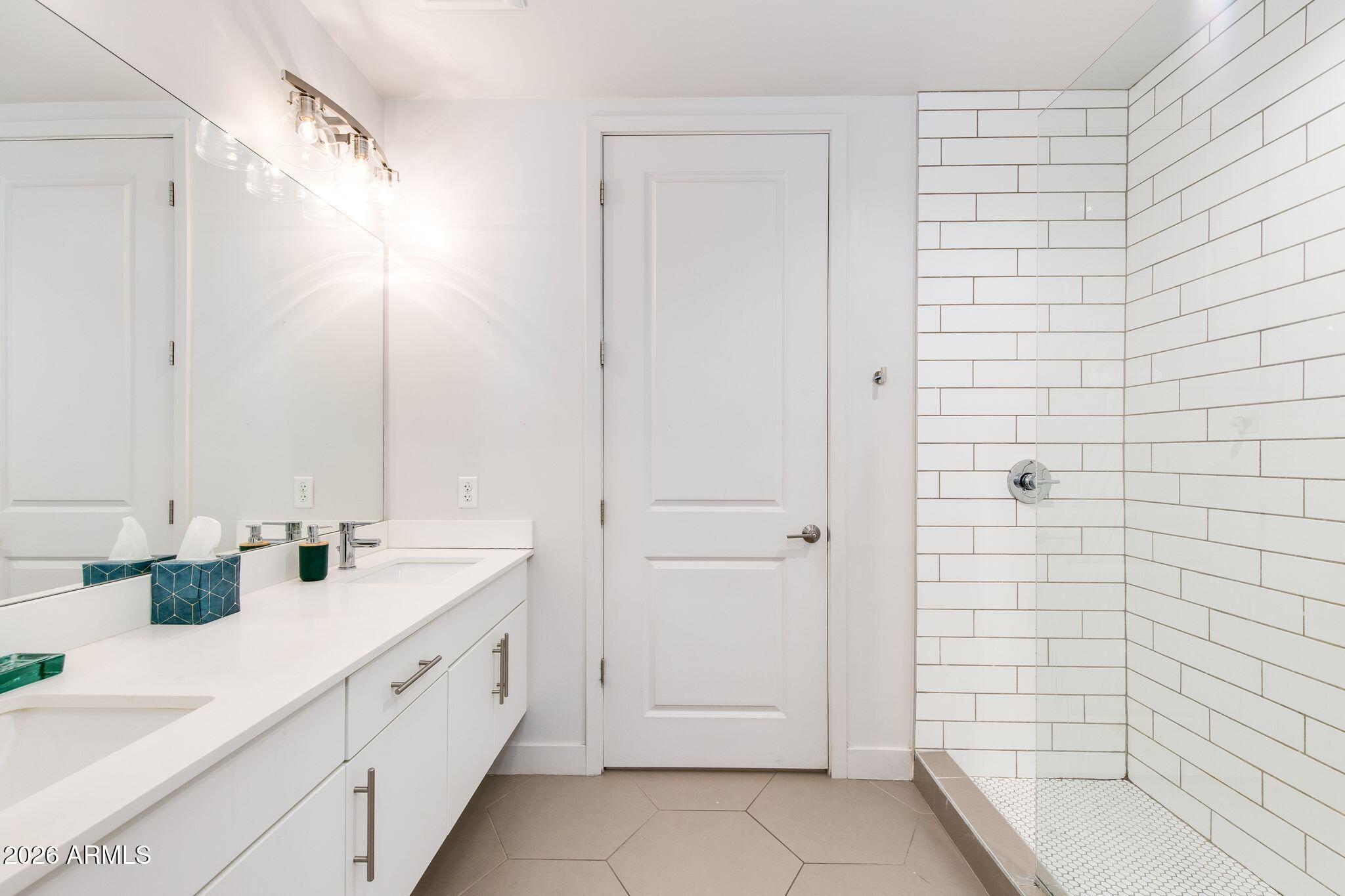 3131 N CENTRAL Avenue 5002