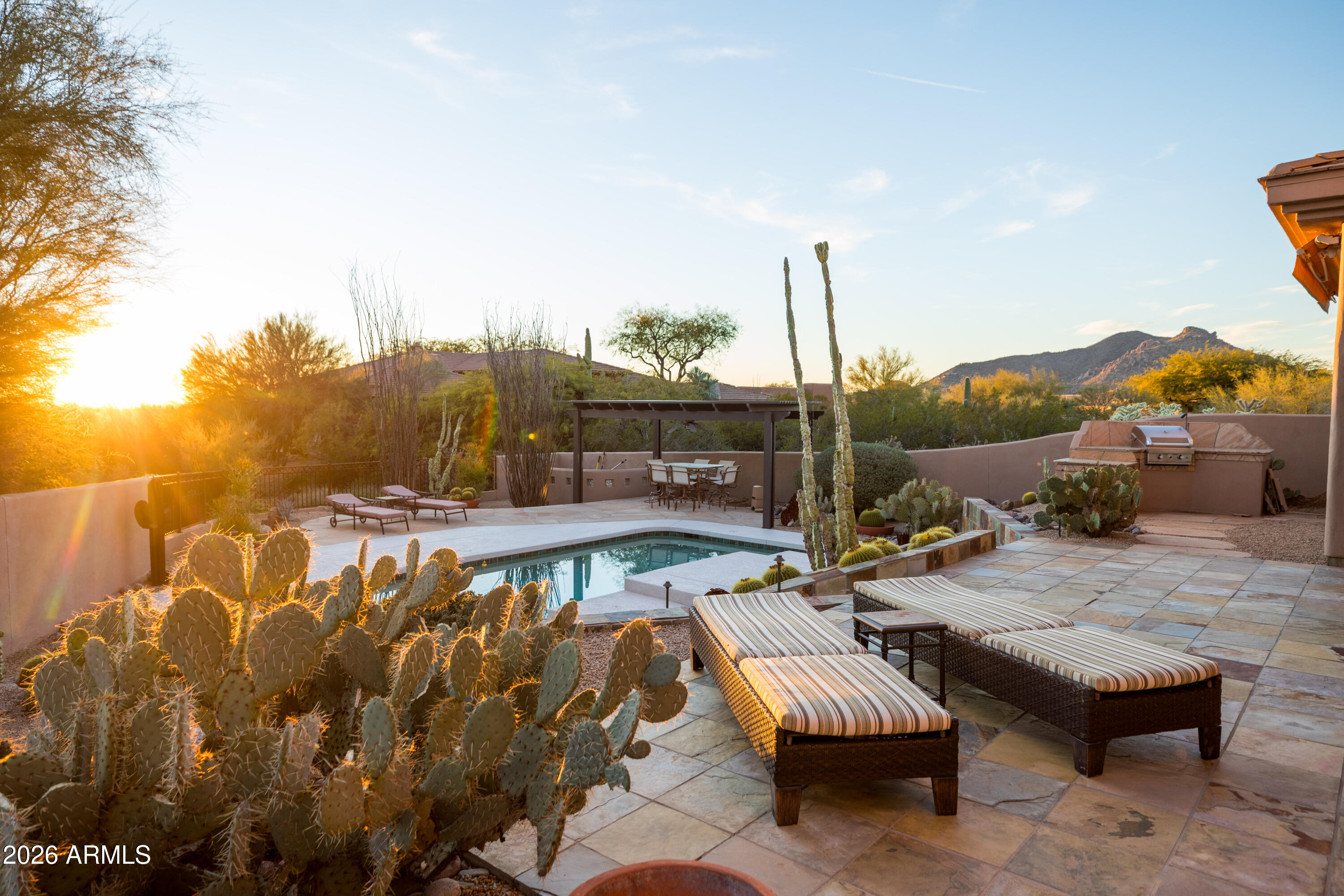 8077 E HIGH POINT Drive