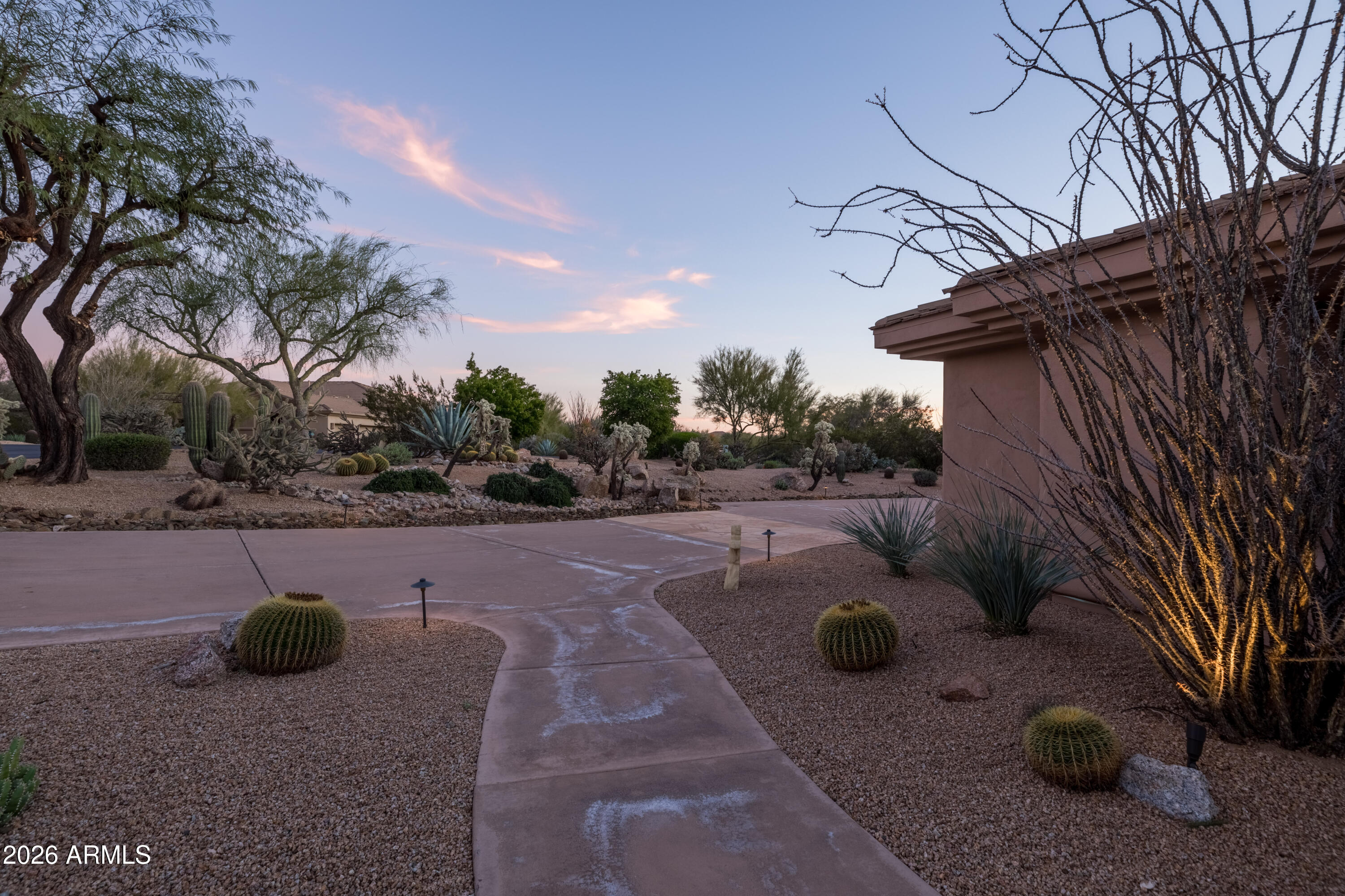 8077 E HIGH POINT Drive