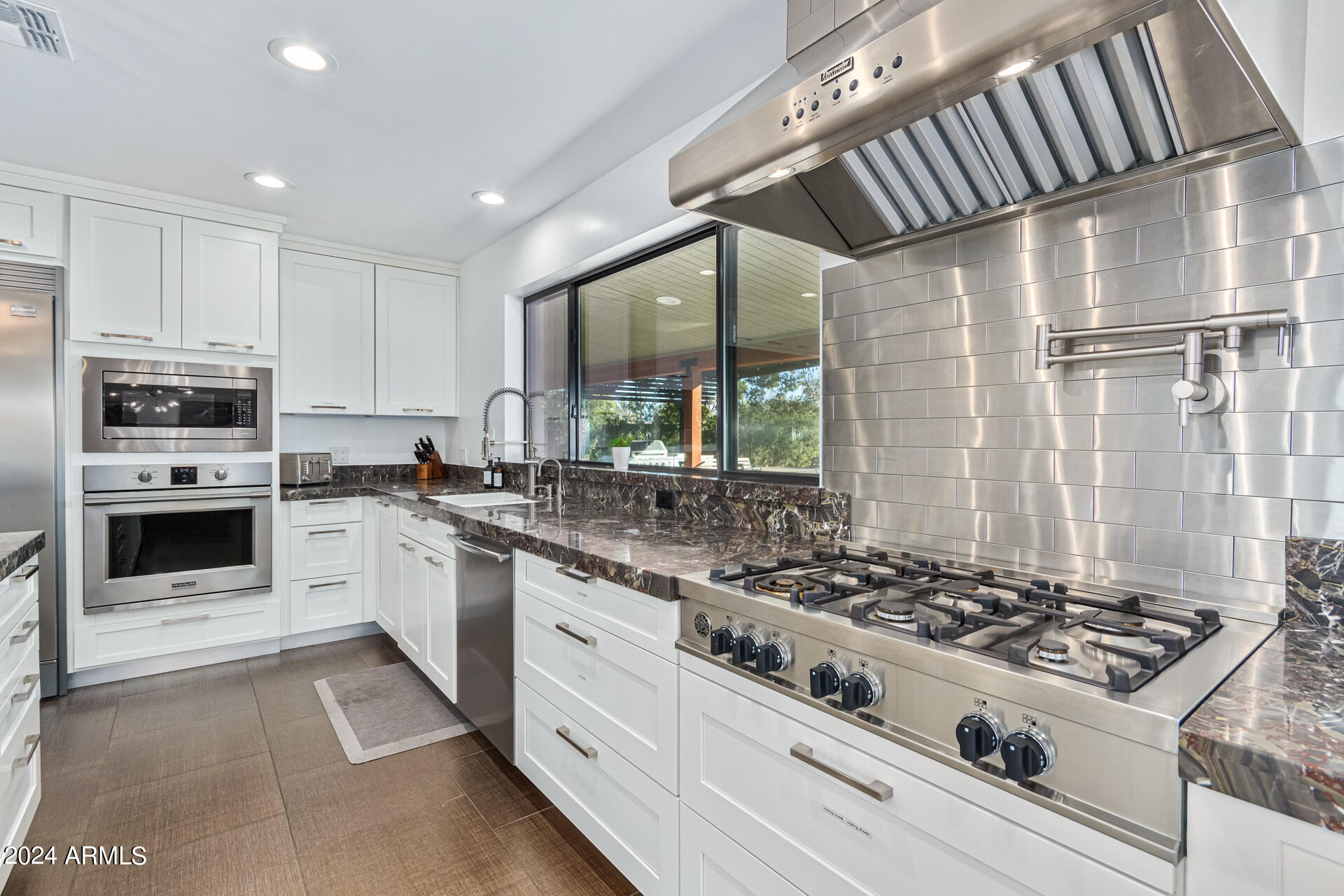 7701 E DAVENPORT Drive