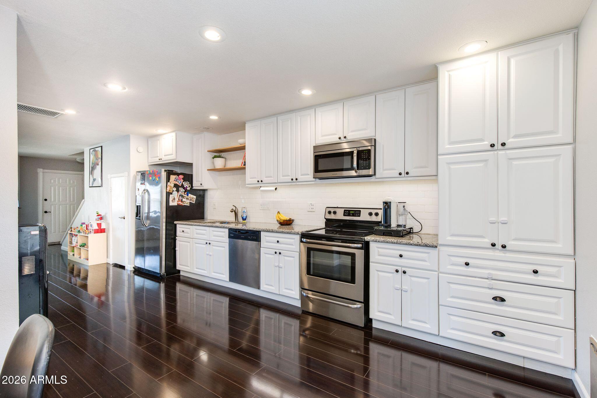 8241 N CENTRAL Avenue 23