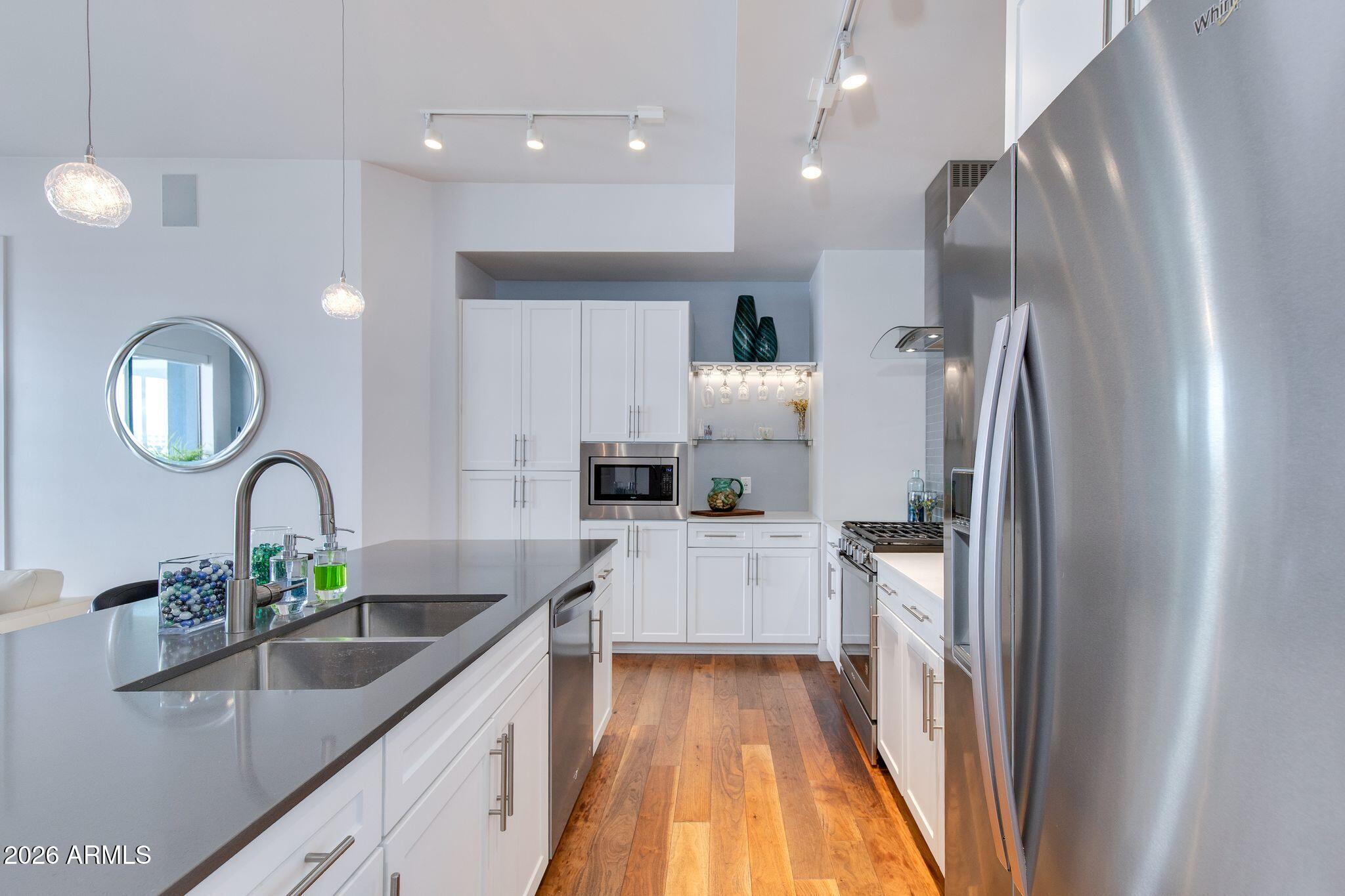 3131 N CENTRAL Avenue 6010