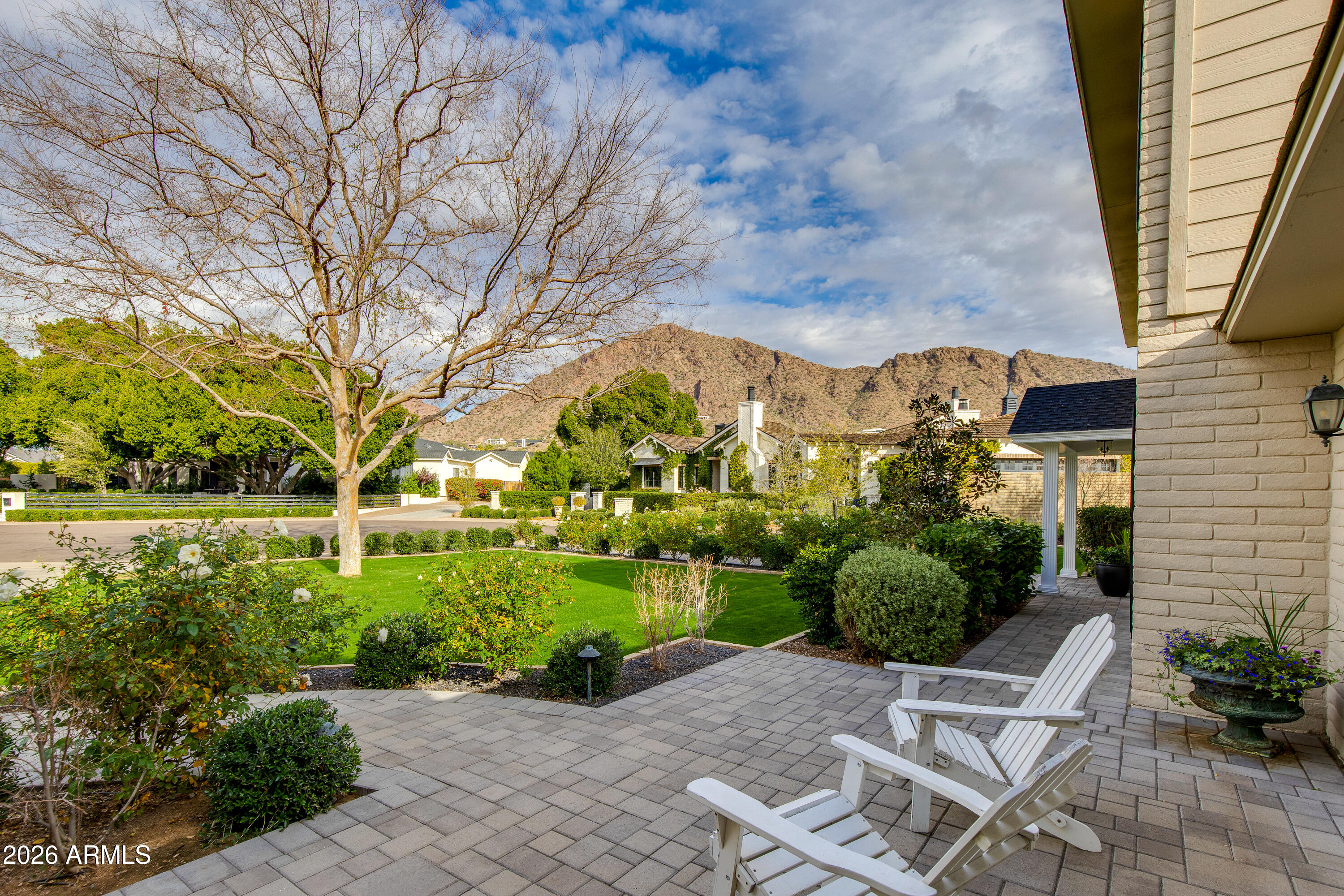 5517 E MARIPOSA Street