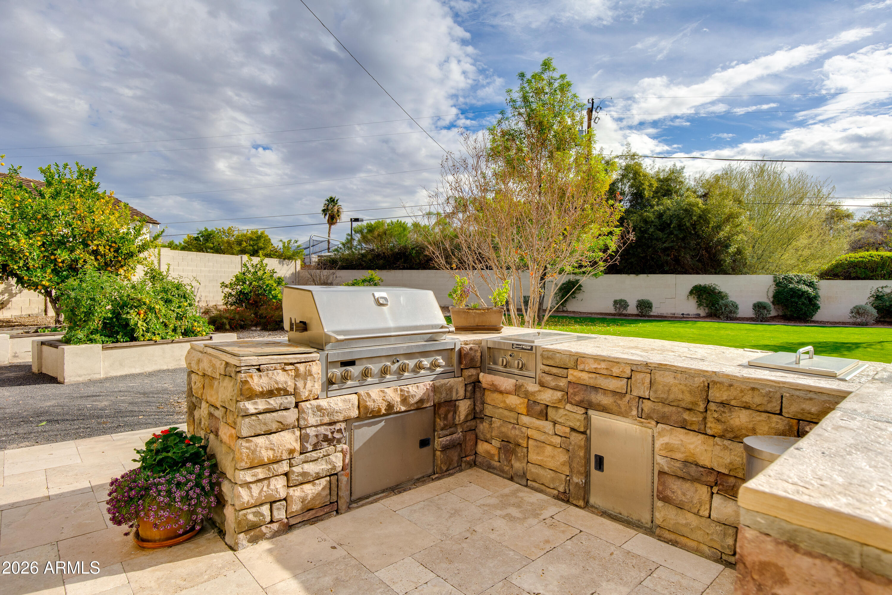 5517 E MARIPOSA Street