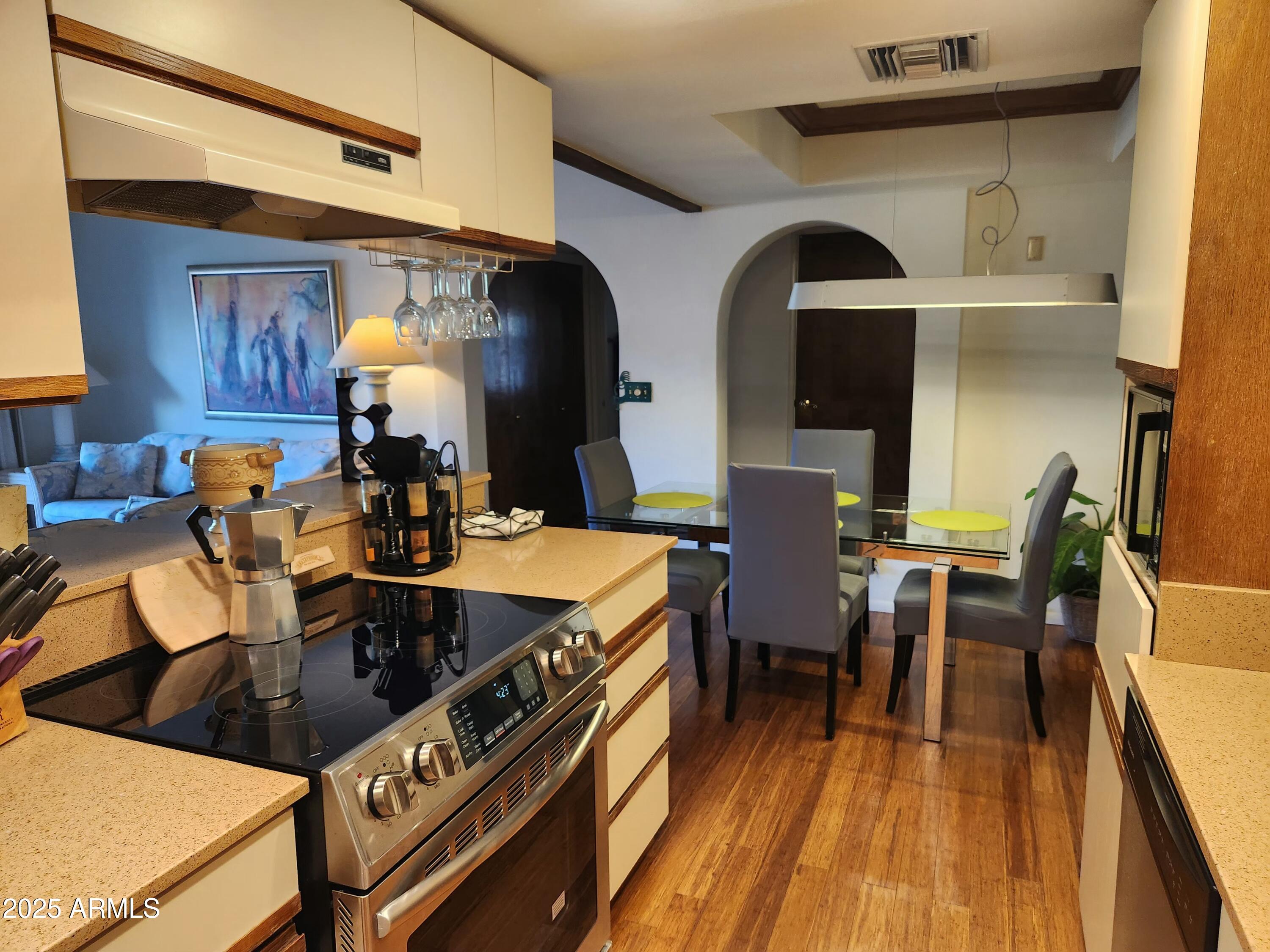 7557 N DREAMY DRAW Drive 273