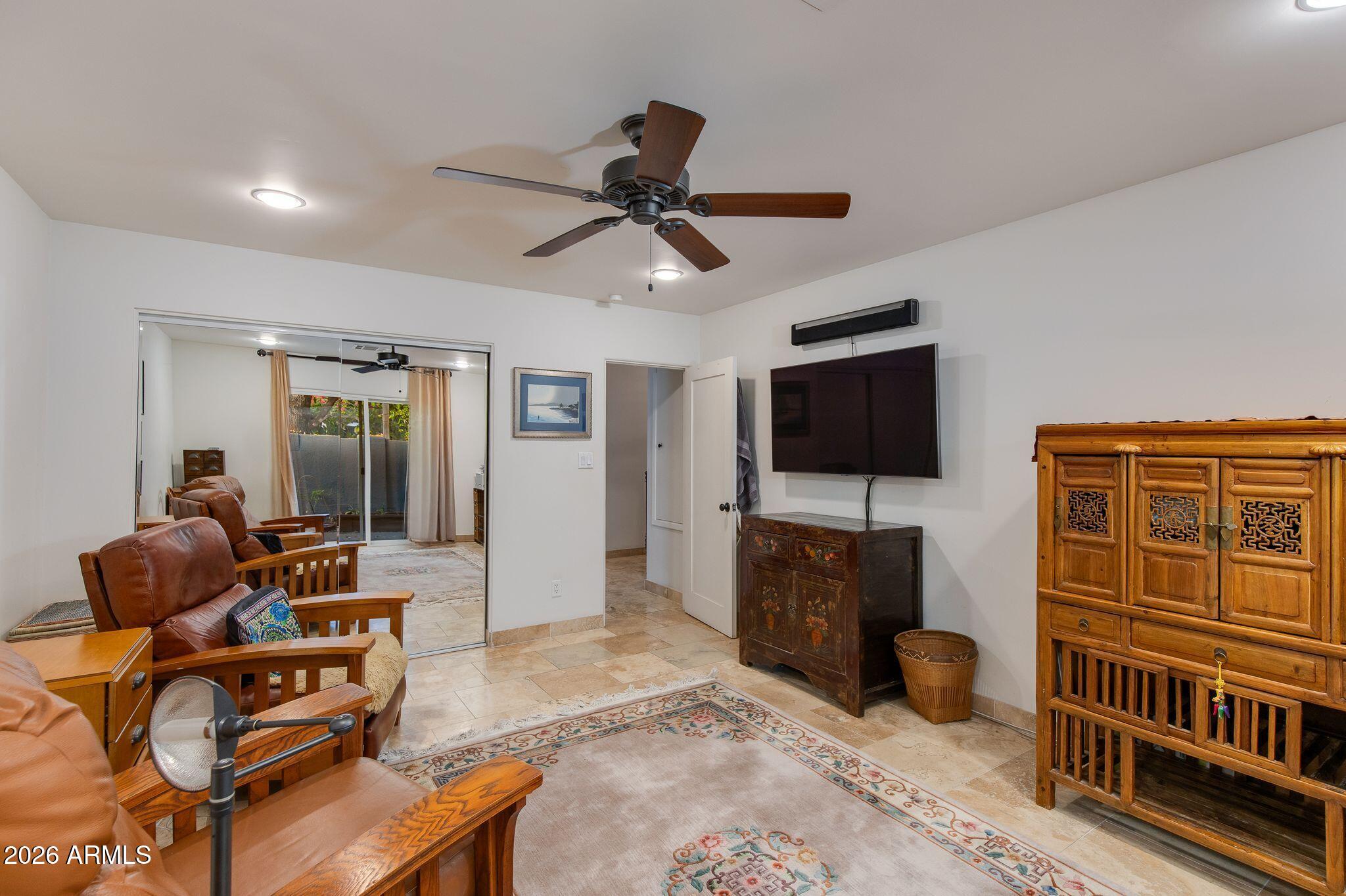 2038 E PASADENA Avenue