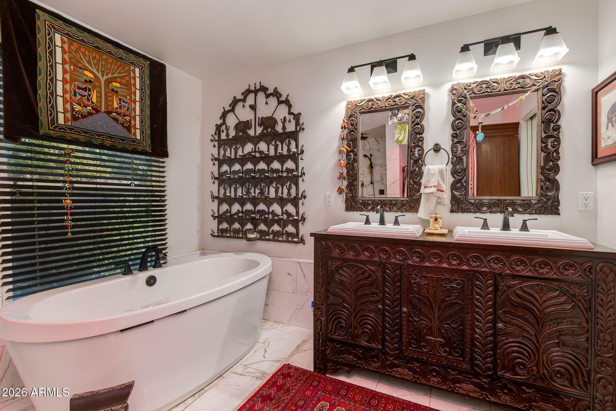 2038 E PASADENA Avenue