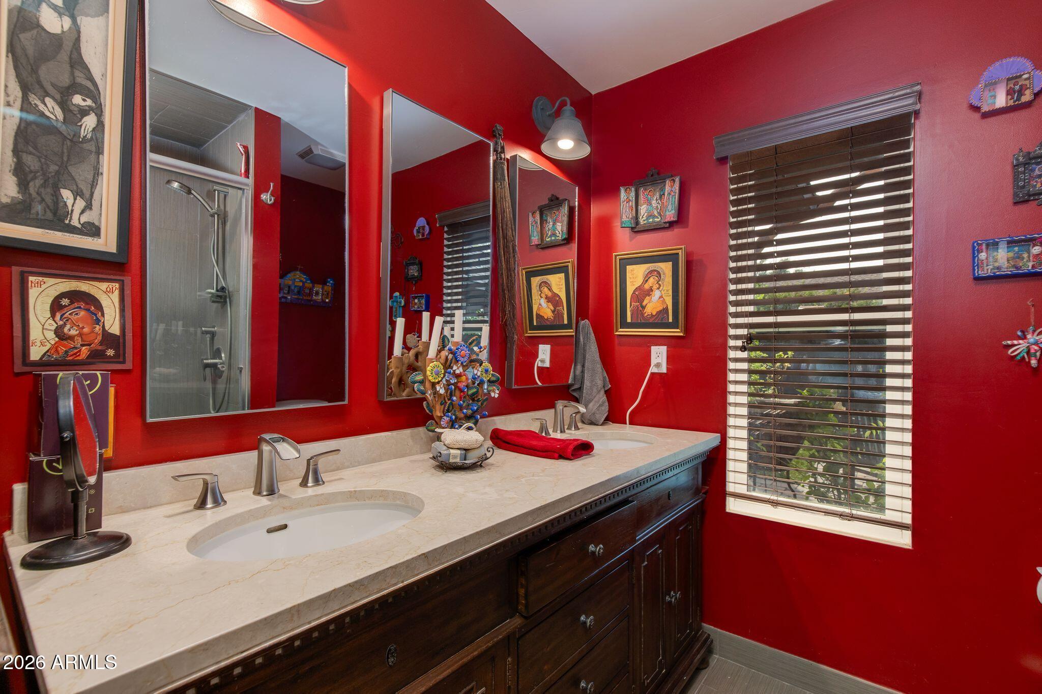 2038 E PASADENA Avenue